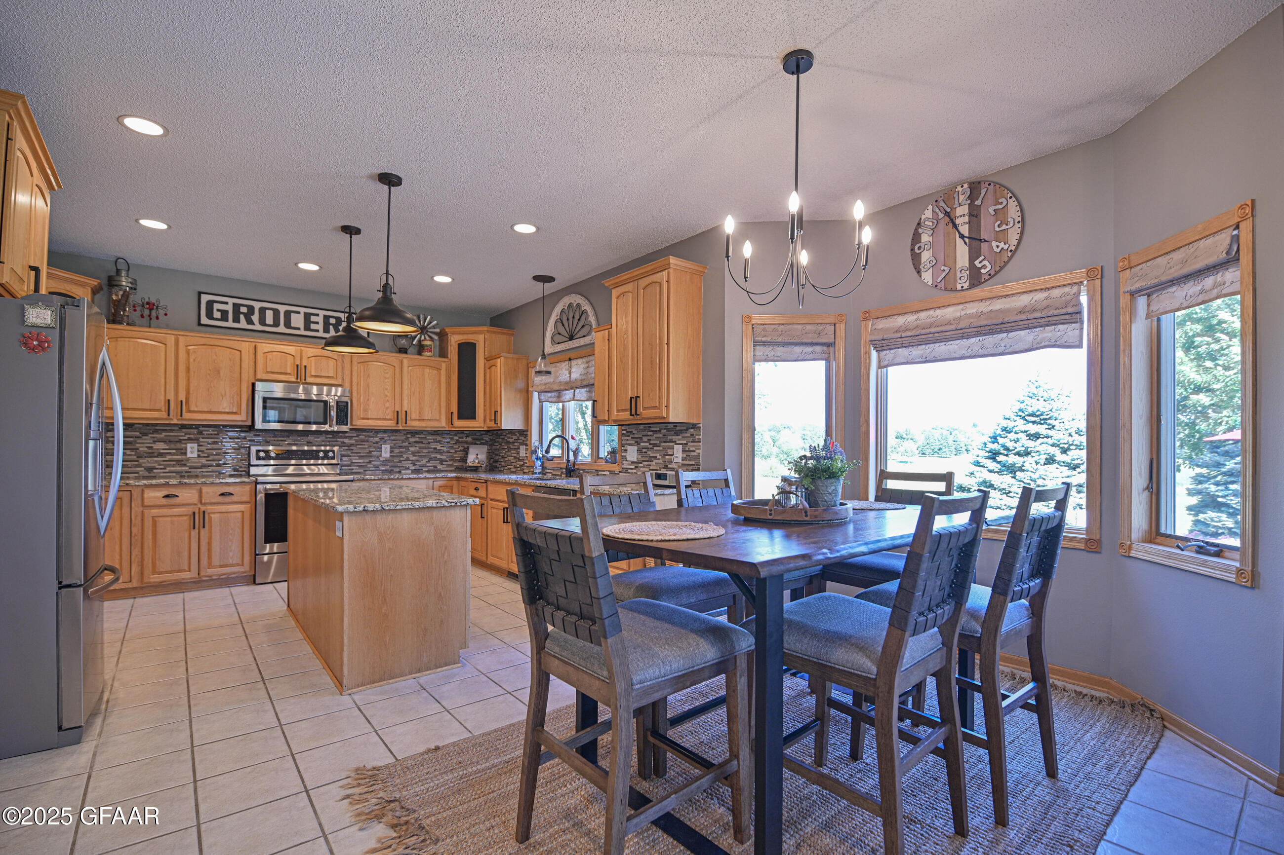 Grand Forks, North Dakota 58201, United States, 6 Bedrooms Bedrooms, ,3 BathroomsBathrooms,Residential,Active,237239