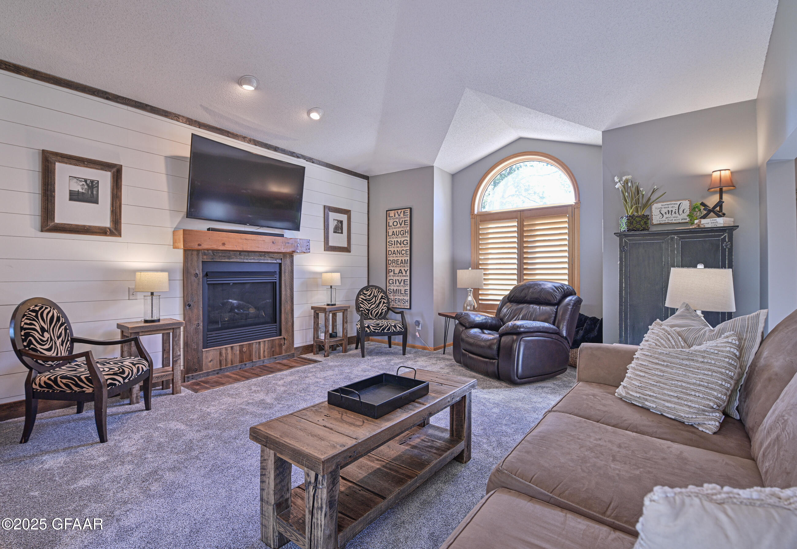 Grand Forks, North Dakota 58201, United States, 6 Bedrooms Bedrooms, ,3 BathroomsBathrooms,Residential,Active,237239