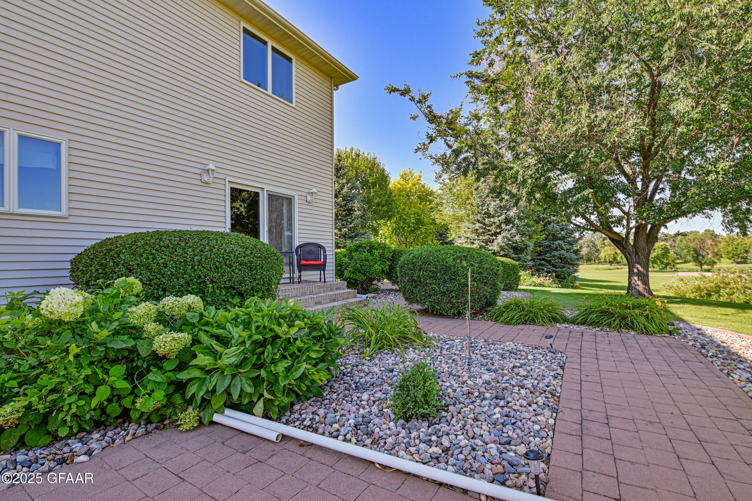 Grand Forks, North Dakota 58201, United States, 6 Bedrooms Bedrooms, ,3 BathroomsBathrooms,Residential,Active,237239