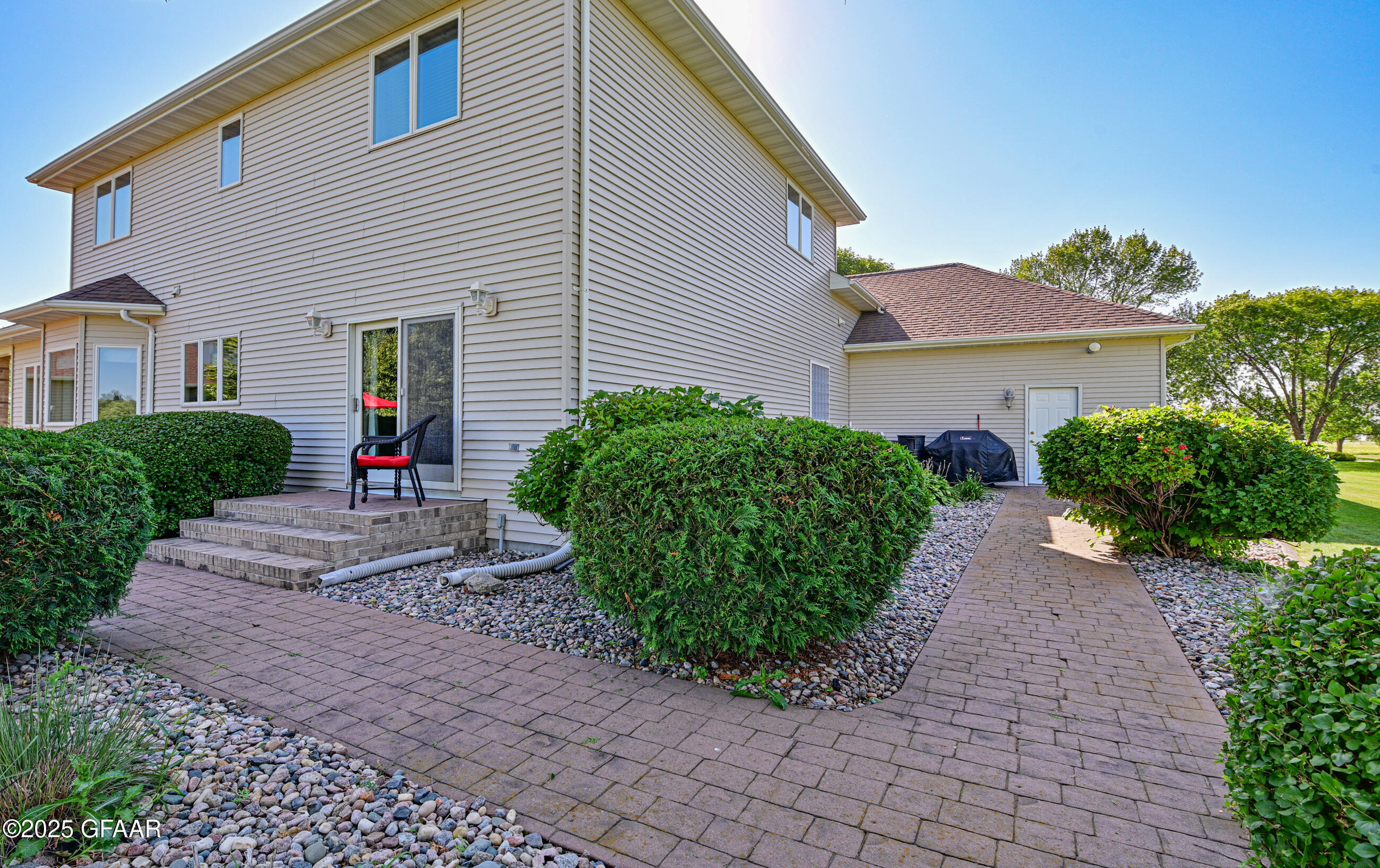 Grand Forks, North Dakota 58201, United States, 6 Bedrooms Bedrooms, ,3 BathroomsBathrooms,Residential,Active,237239