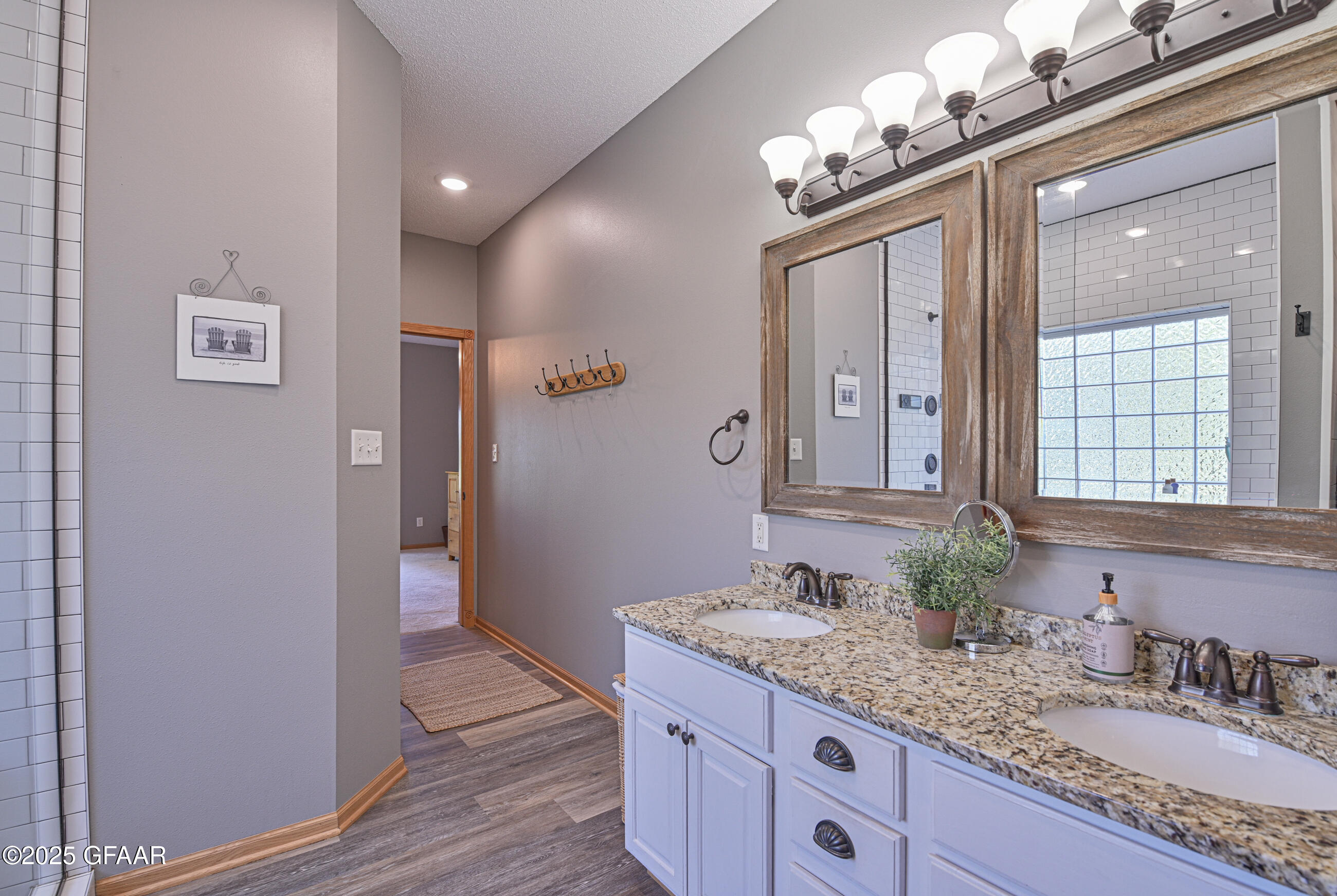 Grand Forks, North Dakota 58201, United States, 6 Bedrooms Bedrooms, ,3 BathroomsBathrooms,Residential,Active,237239