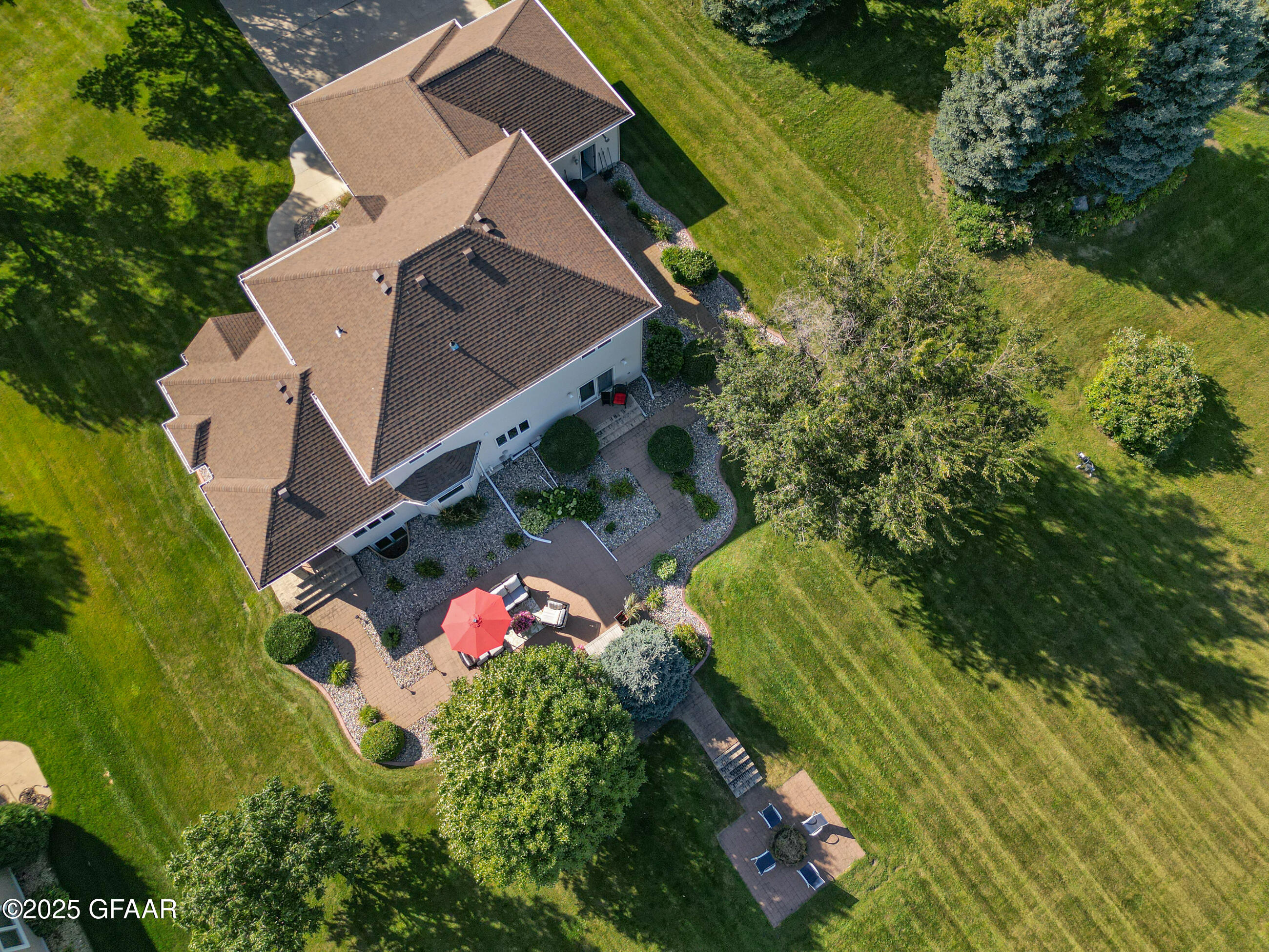 Grand Forks, North Dakota 58201, United States, 6 Bedrooms Bedrooms, ,3 BathroomsBathrooms,Residential,Active,237239