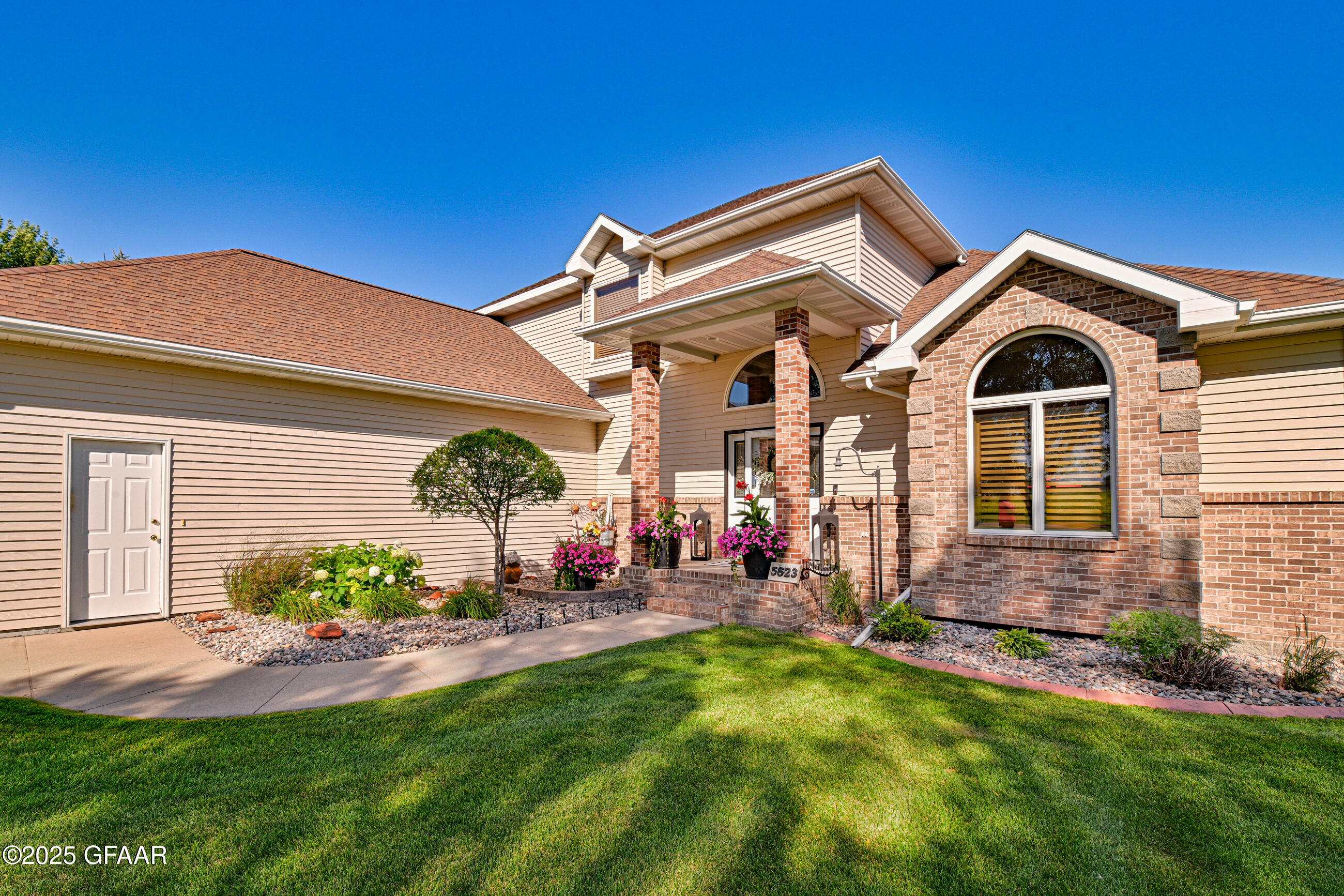 Grand Forks, North Dakota 58201, United States, 6 Bedrooms Bedrooms, ,3 BathroomsBathrooms,Residential,Active,237239