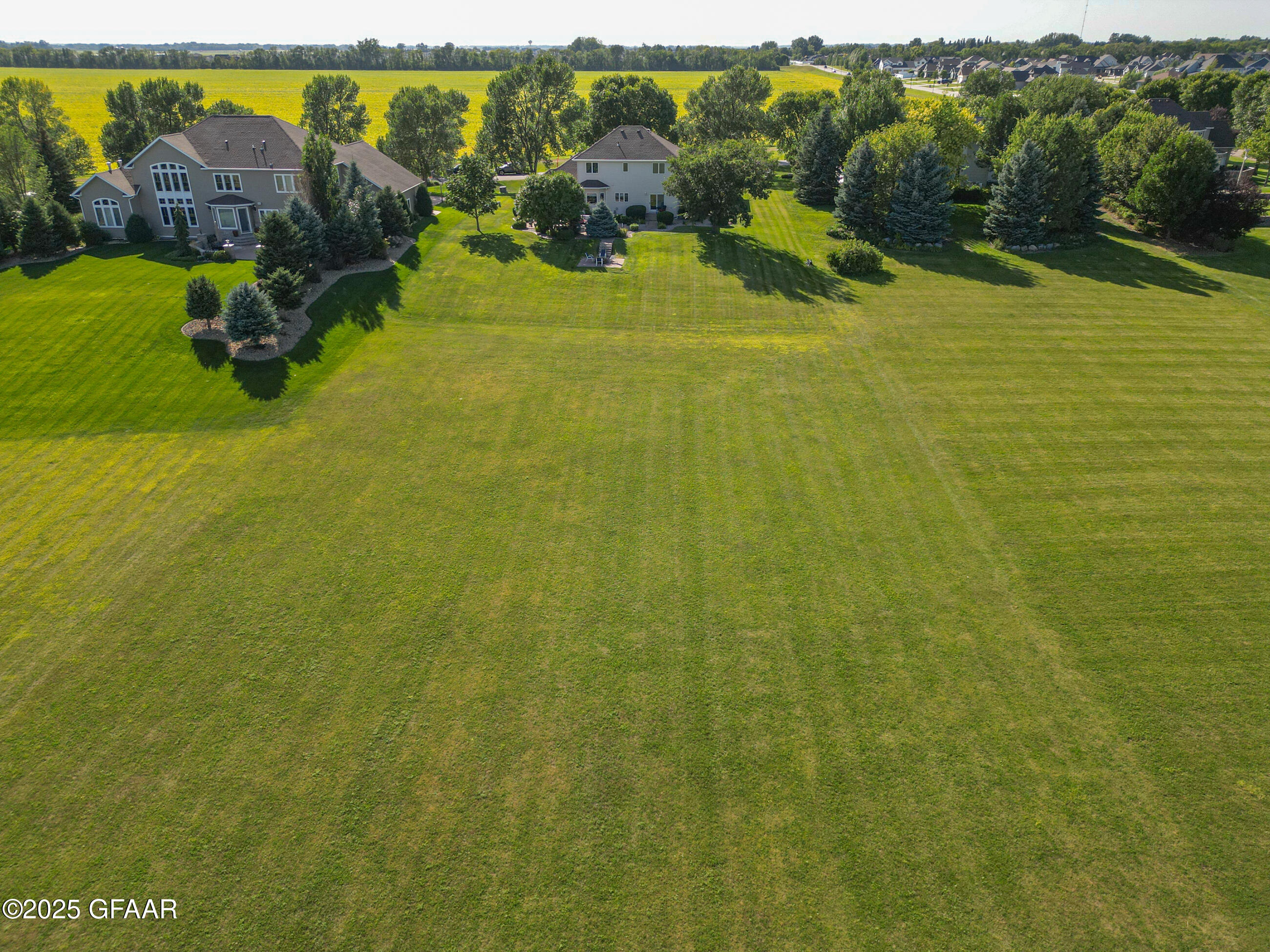 Grand Forks, North Dakota 58201, United States, 6 Bedrooms Bedrooms, ,3 BathroomsBathrooms,Residential,Active,237239