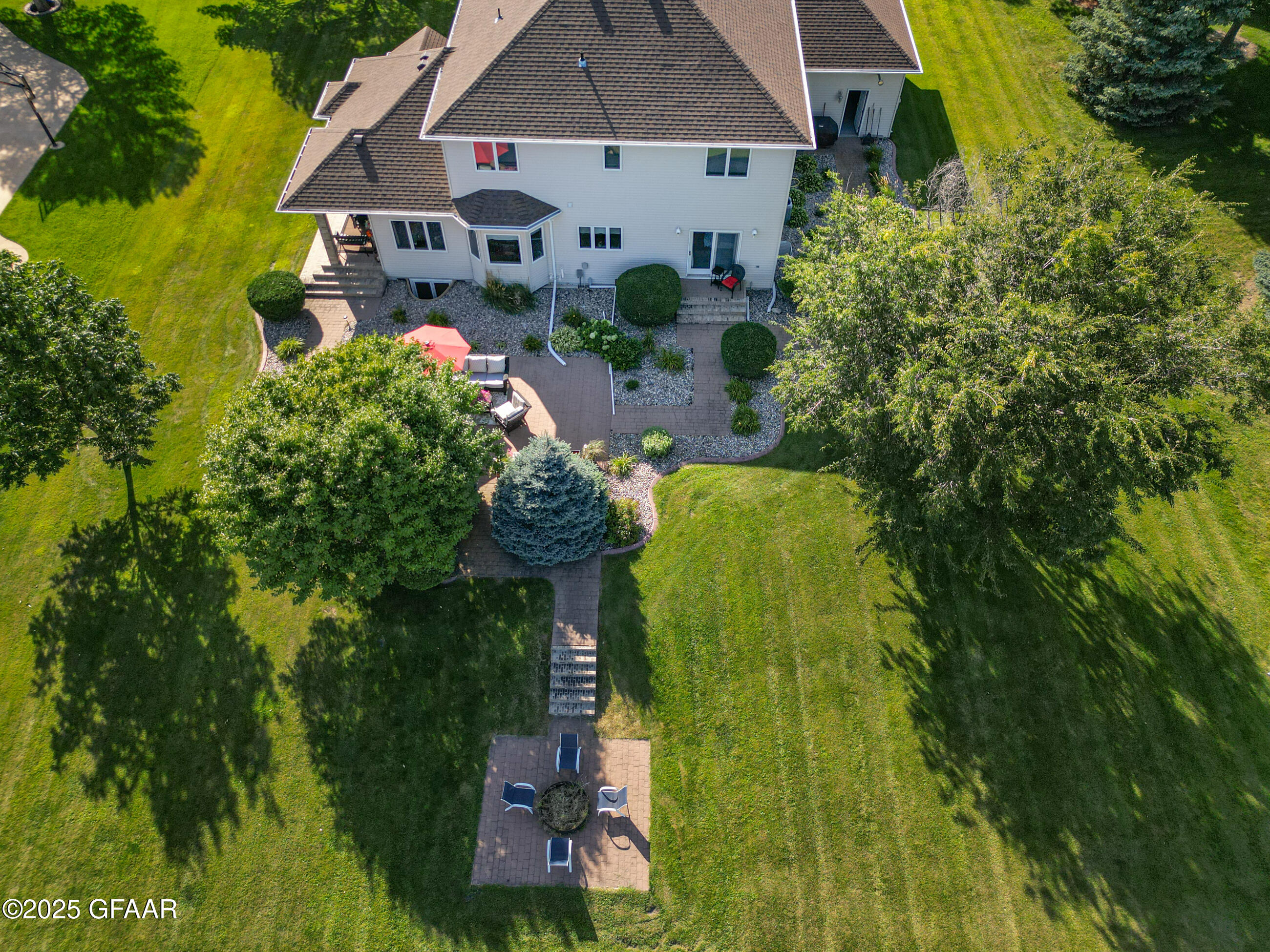 Grand Forks, North Dakota 58201, United States, 6 Bedrooms Bedrooms, ,3 BathroomsBathrooms,Residential,Active,237239