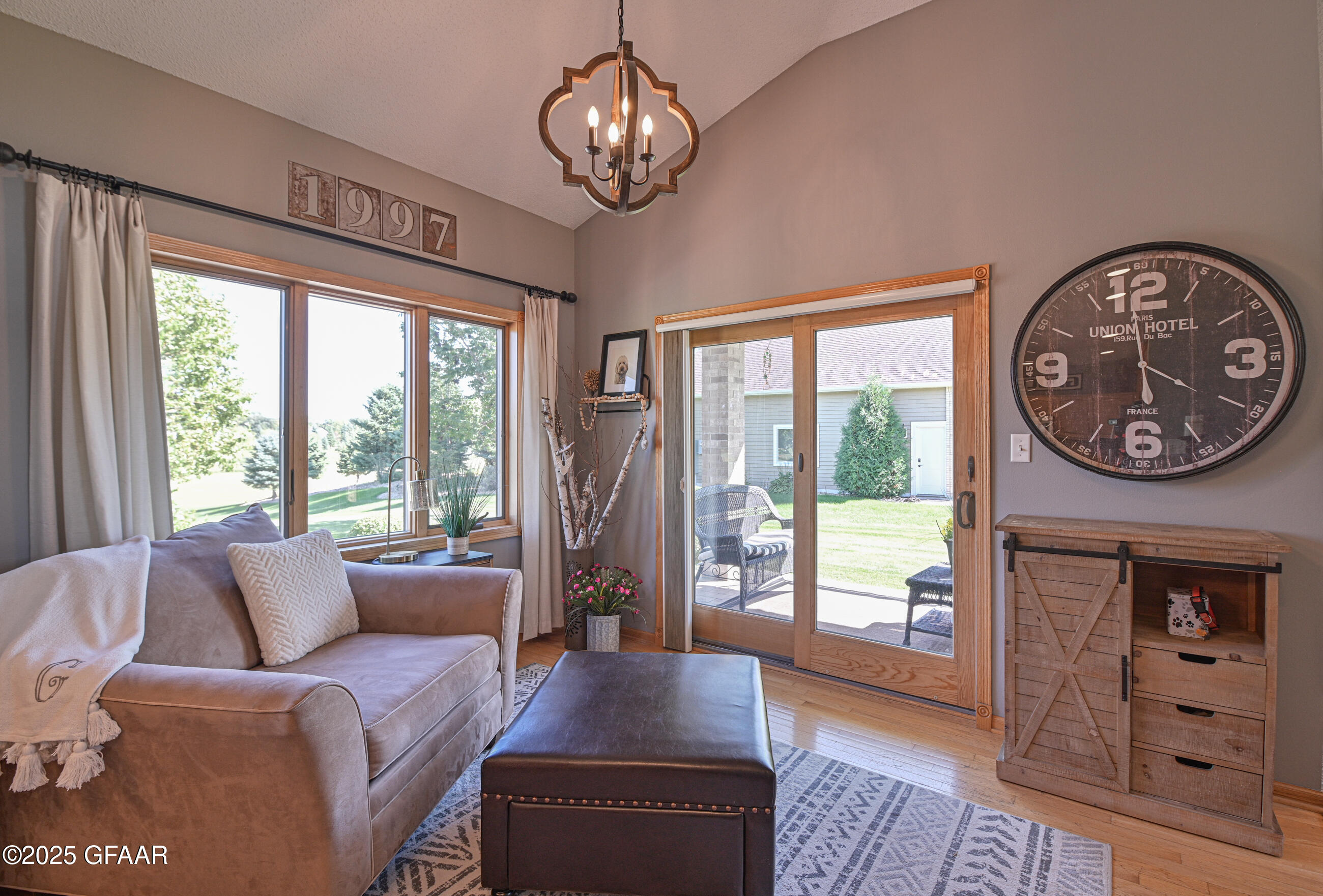 Grand Forks, North Dakota 58201, United States, 6 Bedrooms Bedrooms, ,3 BathroomsBathrooms,Residential,Active,237239