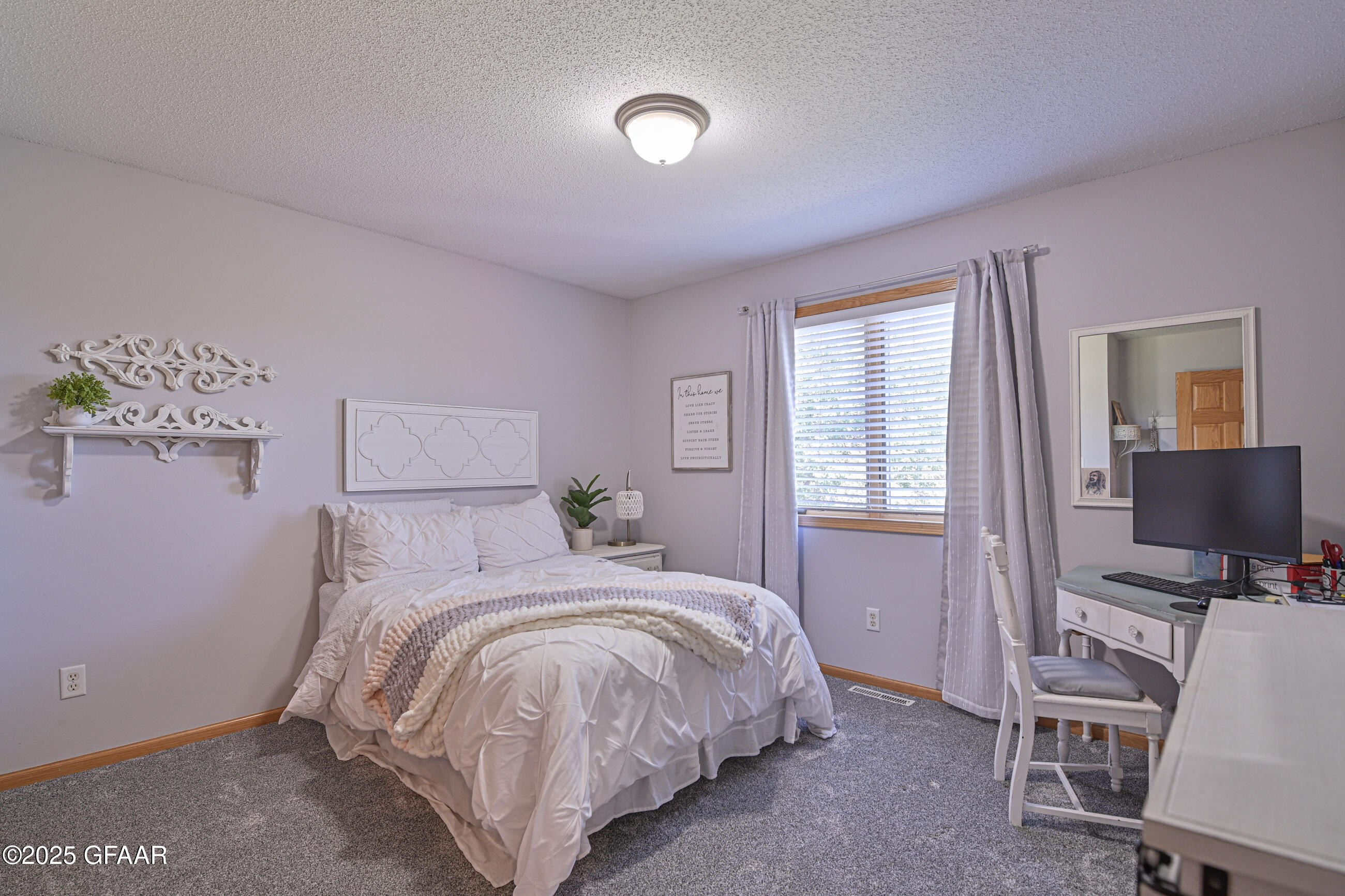 Grand Forks, North Dakota 58201, United States, 6 Bedrooms Bedrooms, ,3 BathroomsBathrooms,Residential,Active,237239