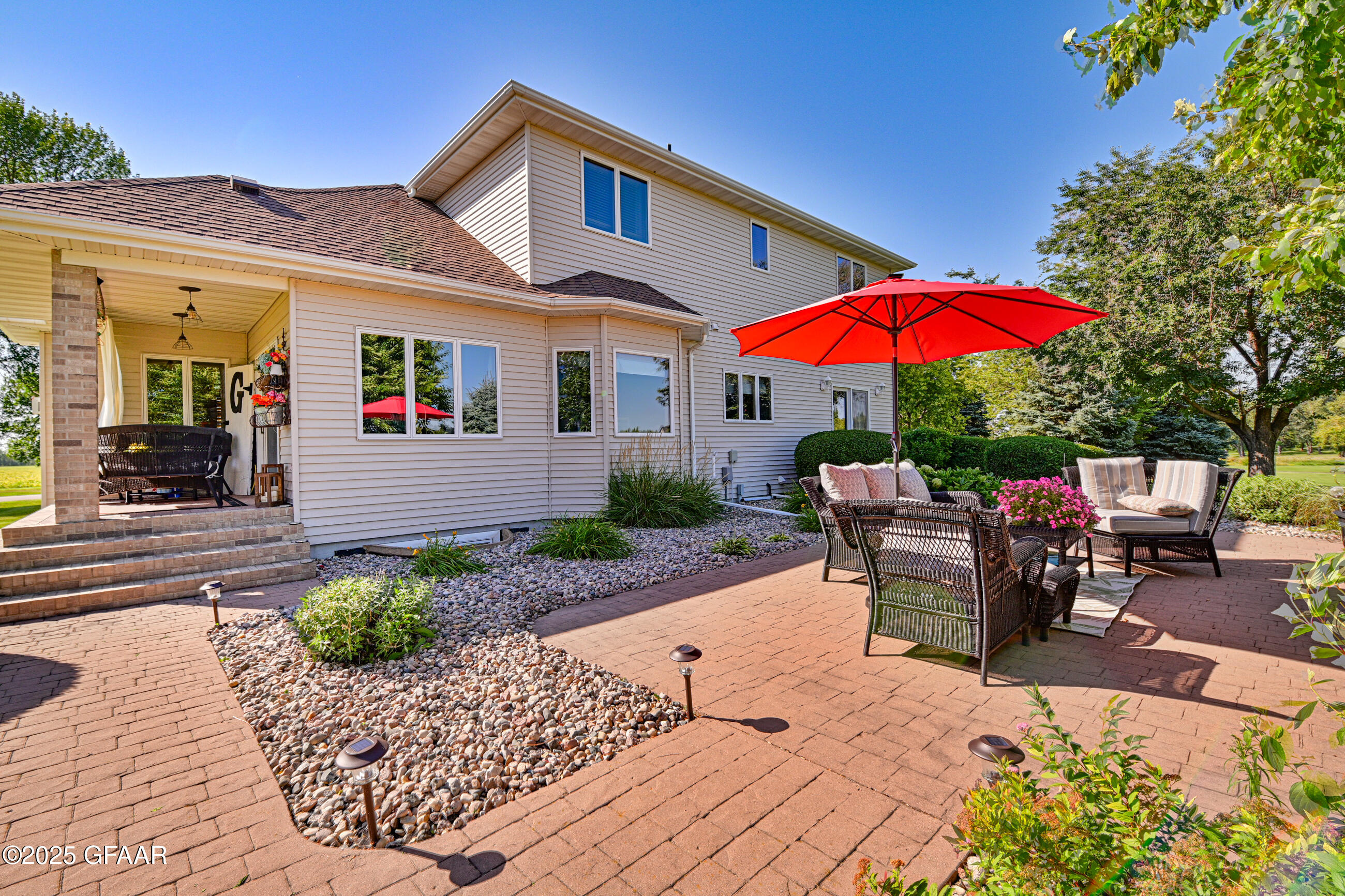 Grand Forks, North Dakota 58201, United States, 6 Bedrooms Bedrooms, ,3 BathroomsBathrooms,Residential,Active,237239