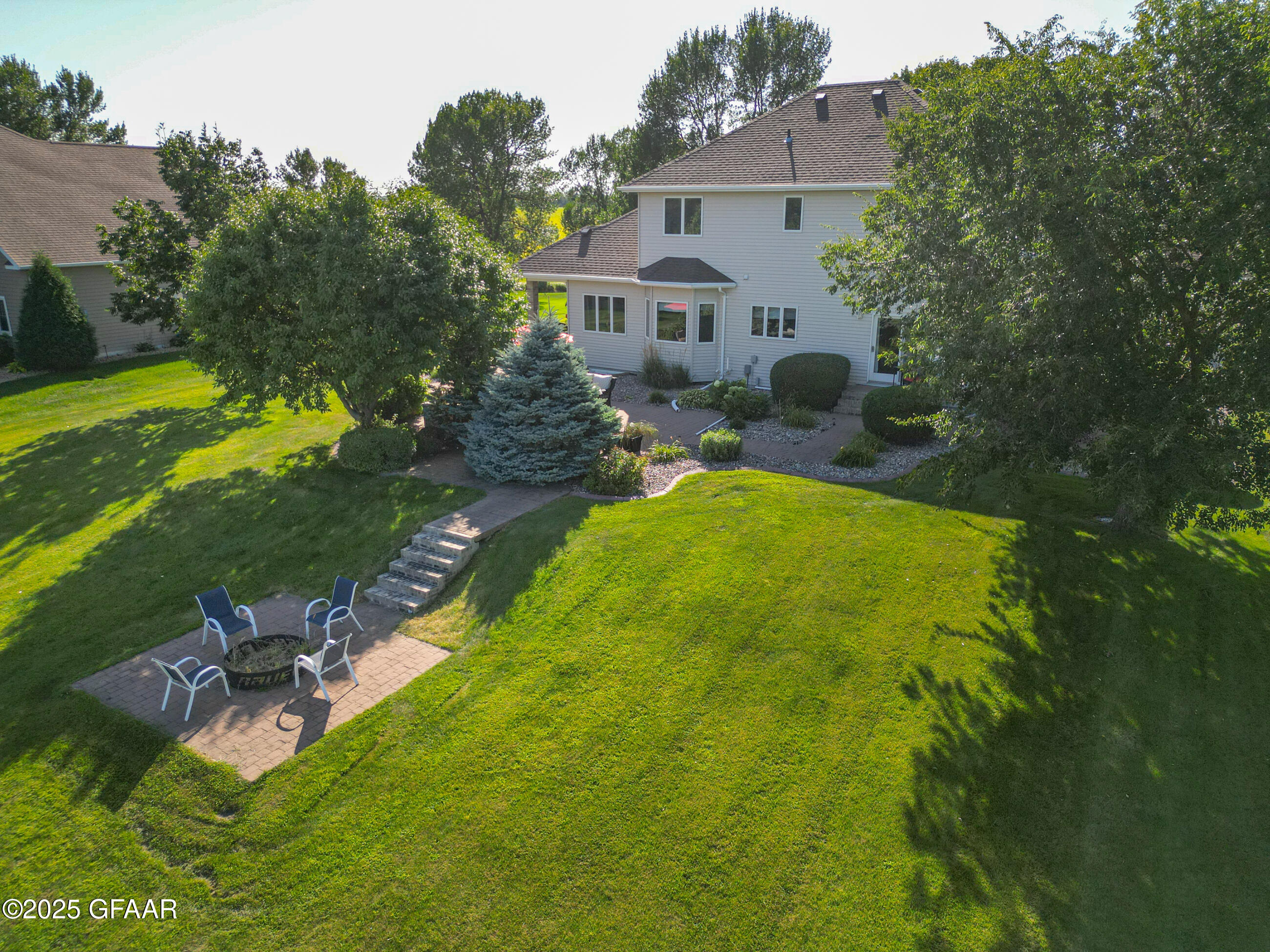 Grand Forks, North Dakota 58201, United States, 6 Bedrooms Bedrooms, ,3 BathroomsBathrooms,Residential,Active,237239