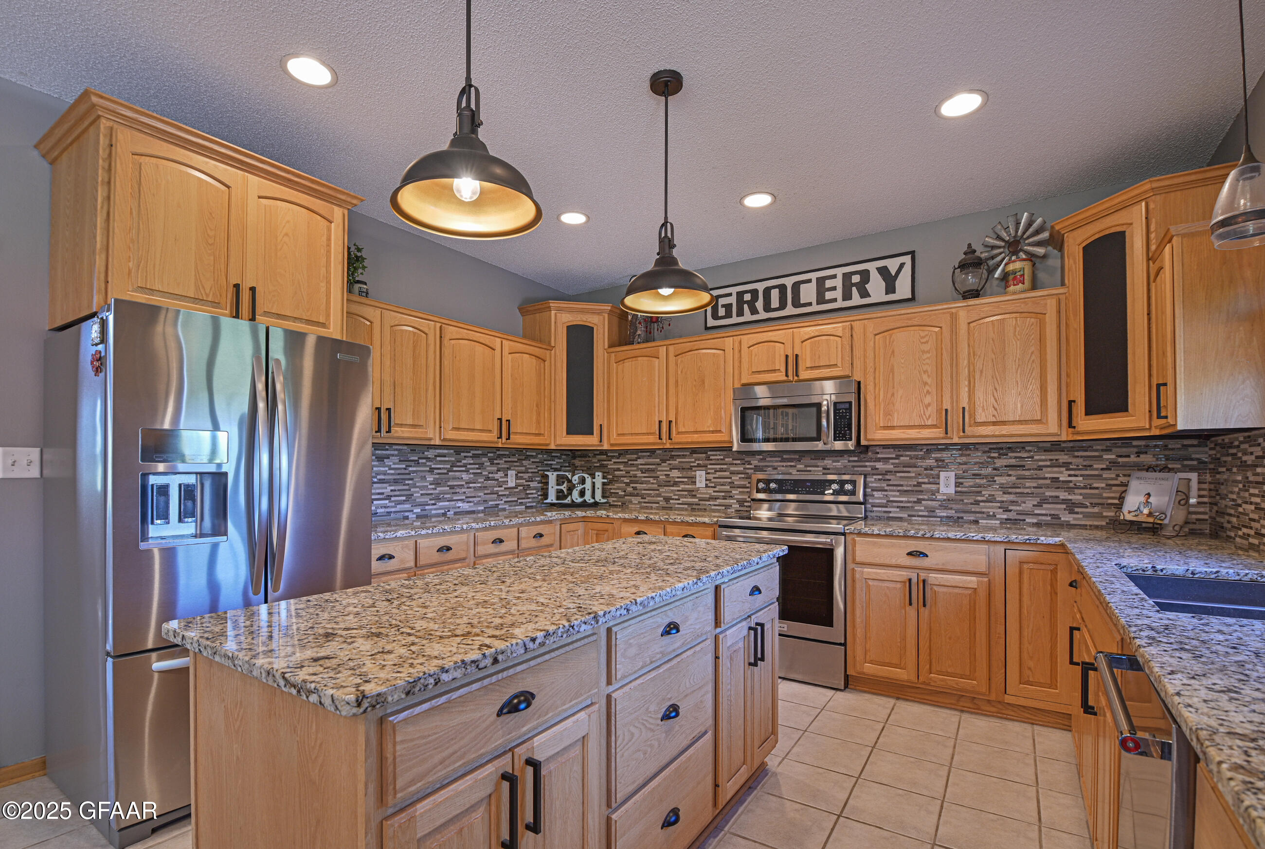 Grand Forks, North Dakota 58201, United States, 6 Bedrooms Bedrooms, ,3 BathroomsBathrooms,Residential,Active,237239