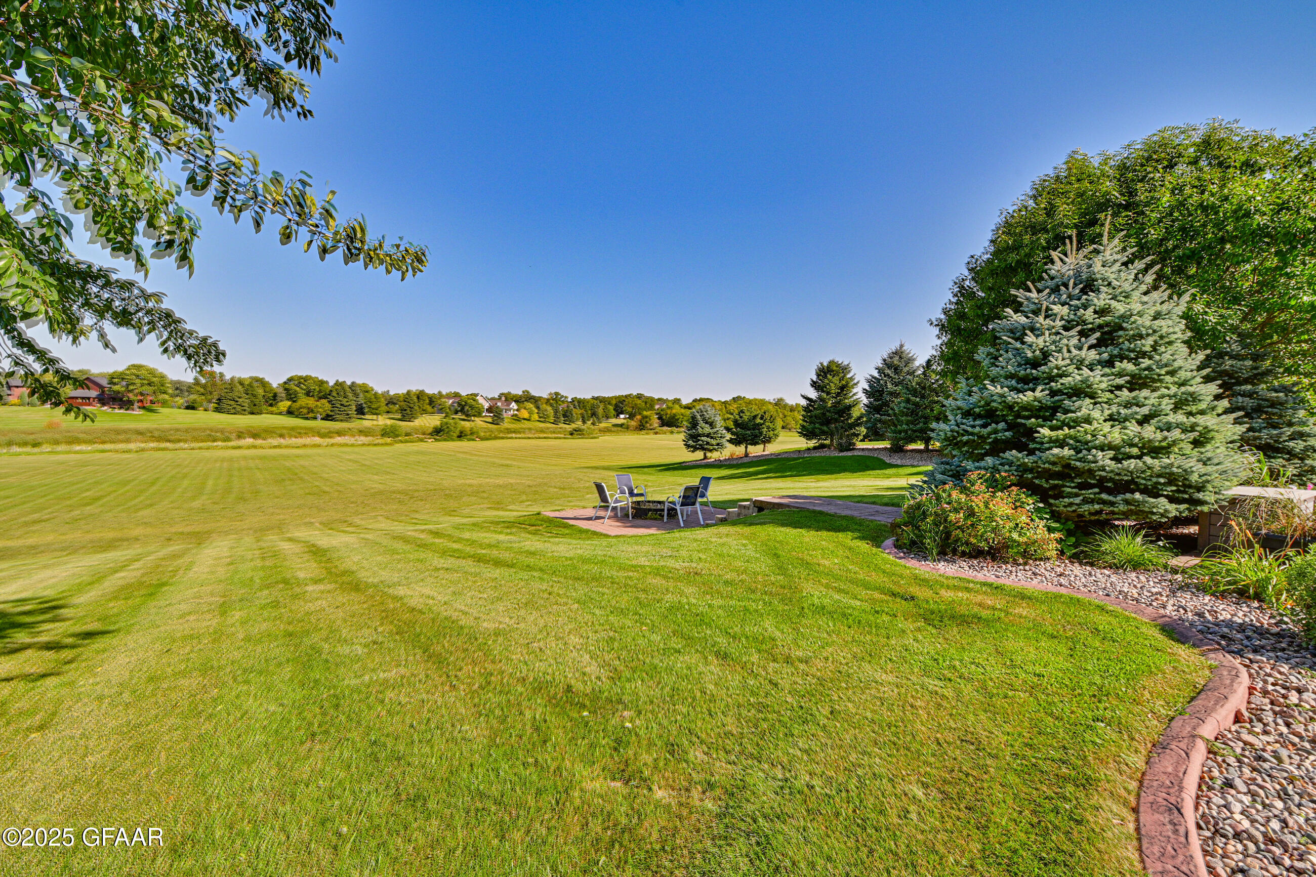 Grand Forks, North Dakota 58201, United States, 6 Bedrooms Bedrooms, ,3 BathroomsBathrooms,Residential,Active,237239