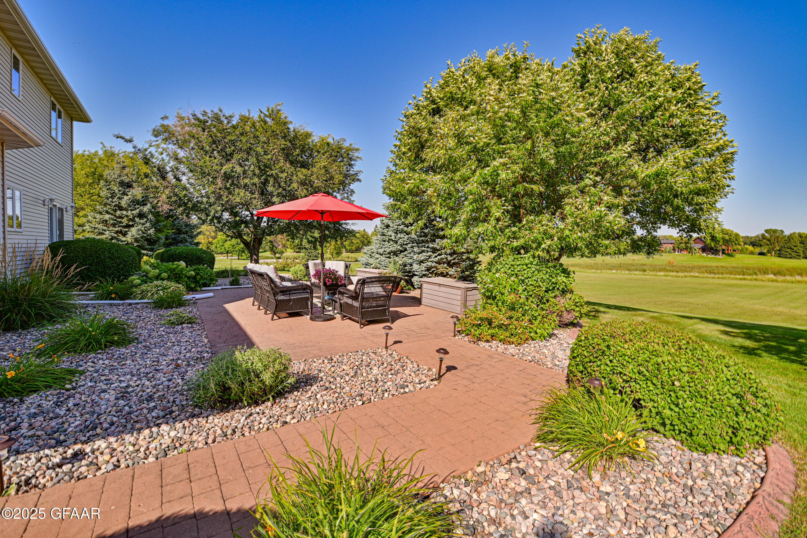 Grand Forks, North Dakota 58201, United States, 6 Bedrooms Bedrooms, ,3 BathroomsBathrooms,Residential,Active,237239