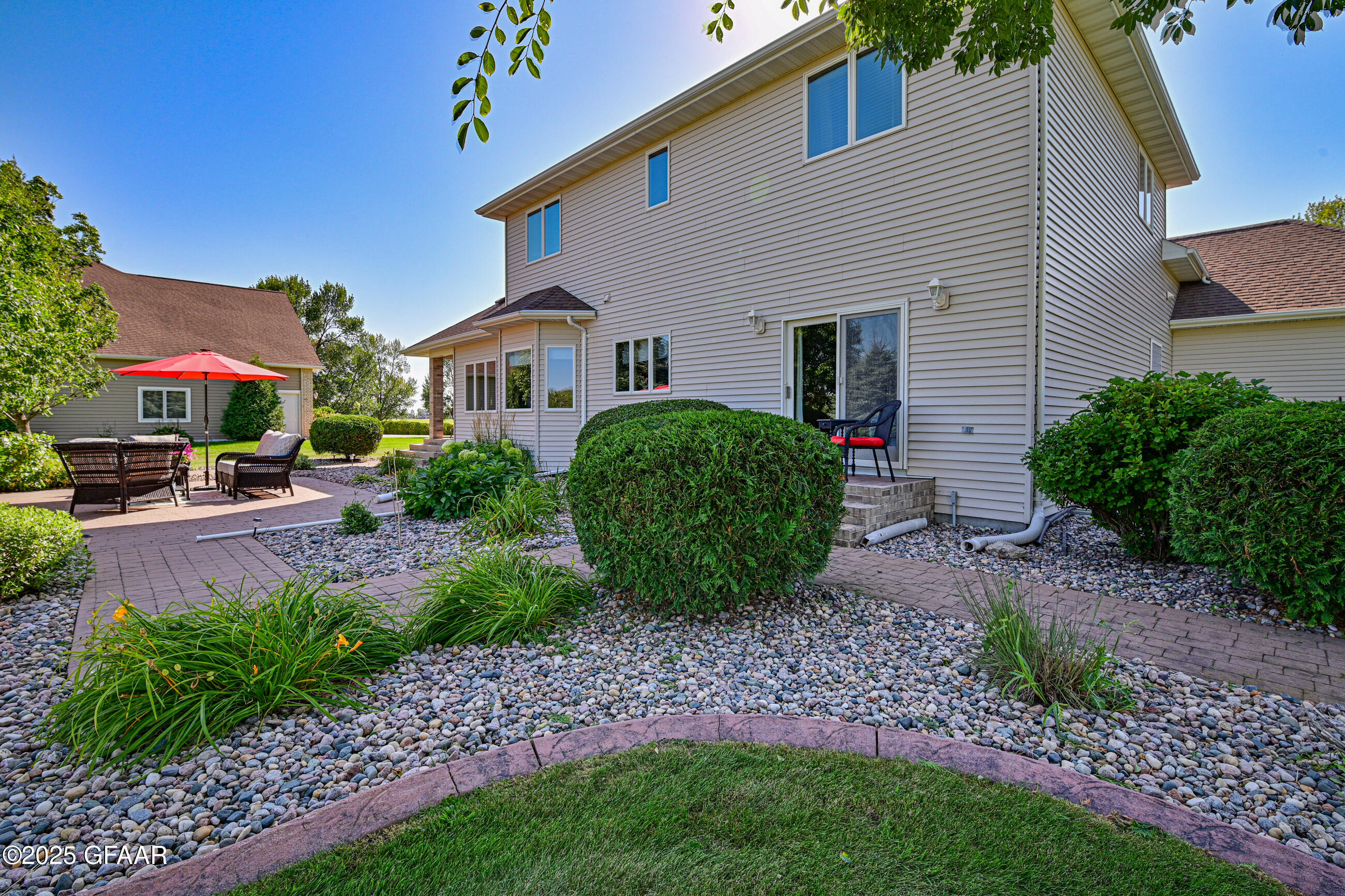 Grand Forks, North Dakota 58201, United States, 6 Bedrooms Bedrooms, ,3 BathroomsBathrooms,Residential,Active,237239