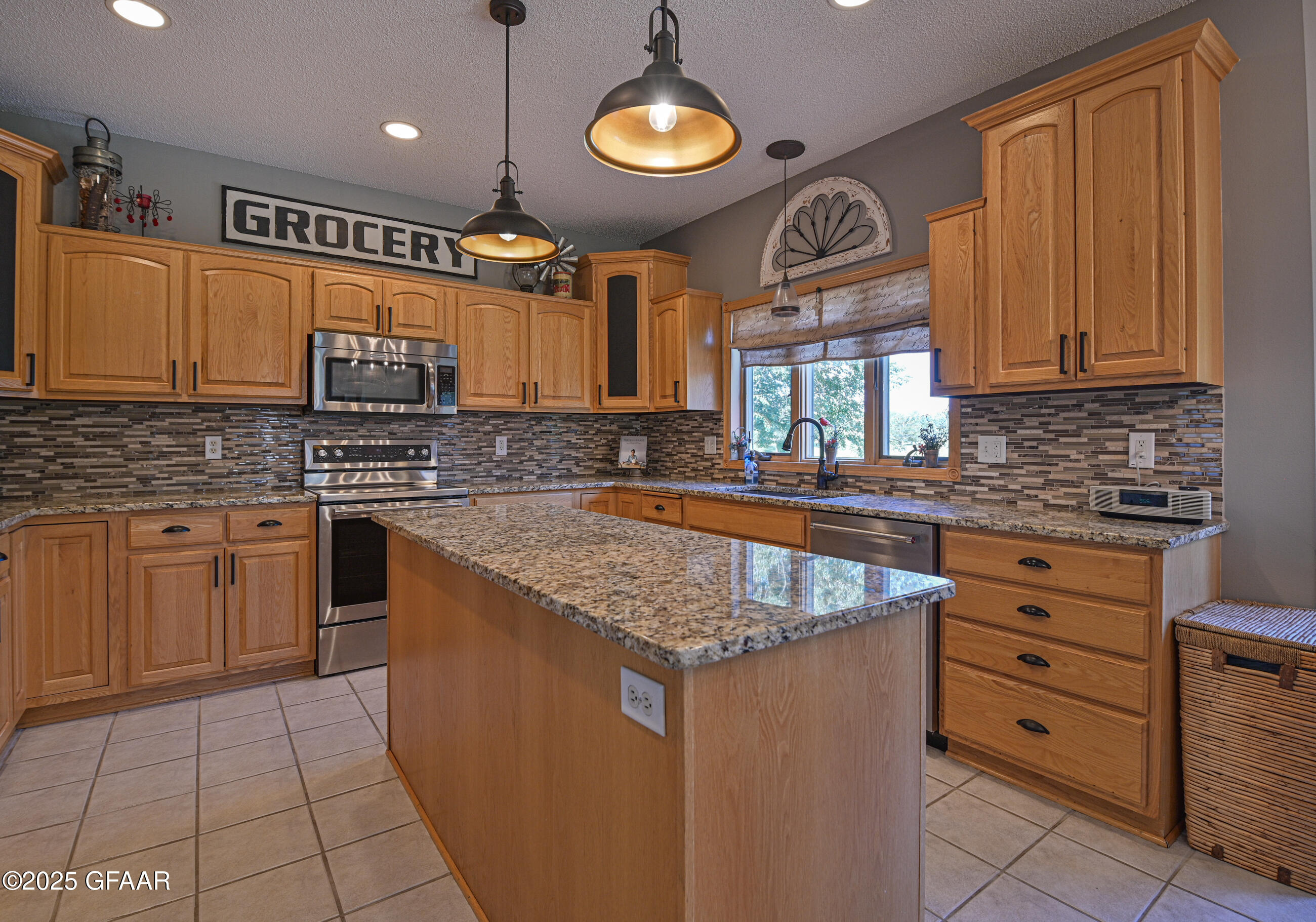 Grand Forks, North Dakota 58201, United States, 6 Bedrooms Bedrooms, ,3 BathroomsBathrooms,Residential,Active,237239