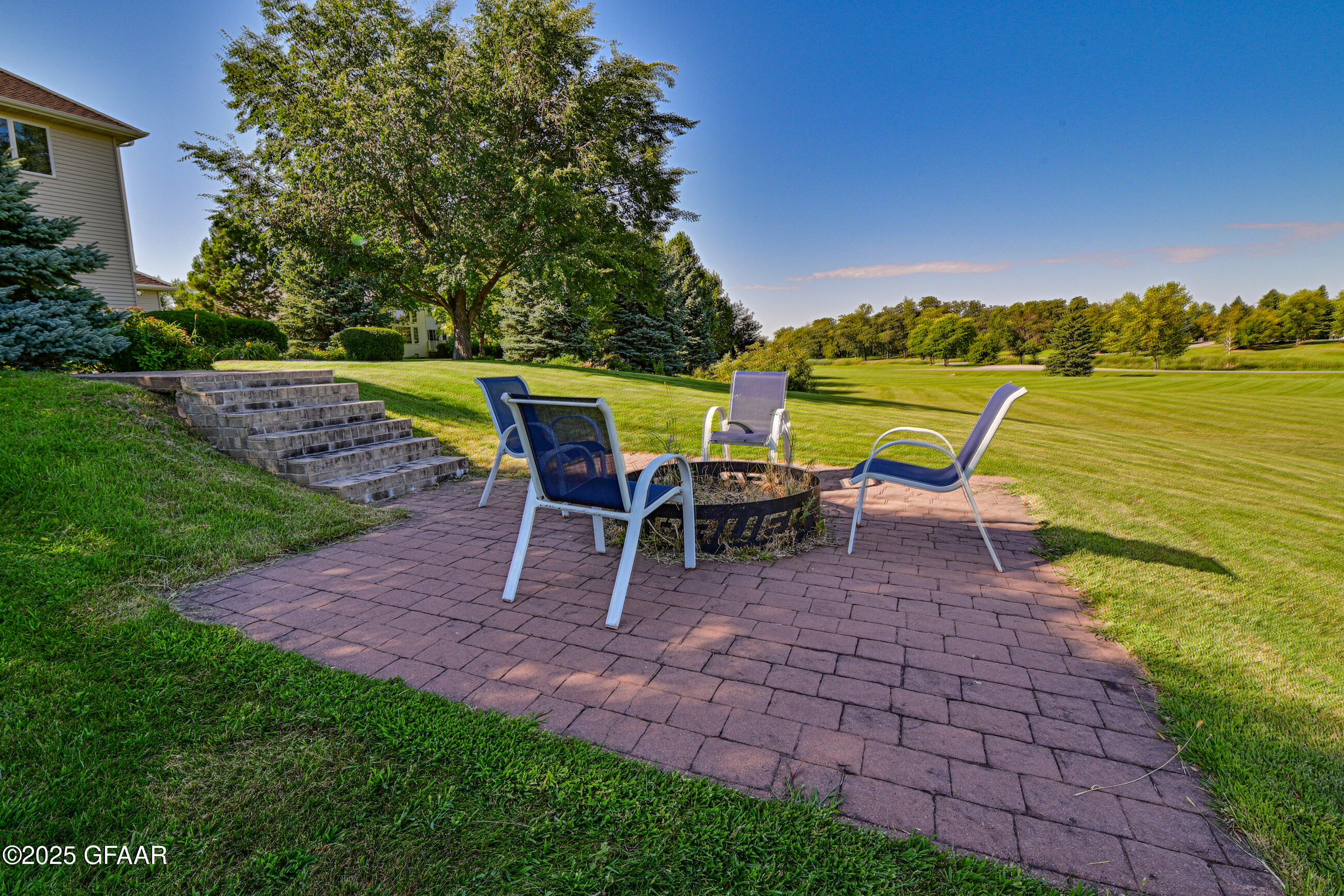 Grand Forks, North Dakota 58201, United States, 6 Bedrooms Bedrooms, ,3 BathroomsBathrooms,Residential,Active,237239