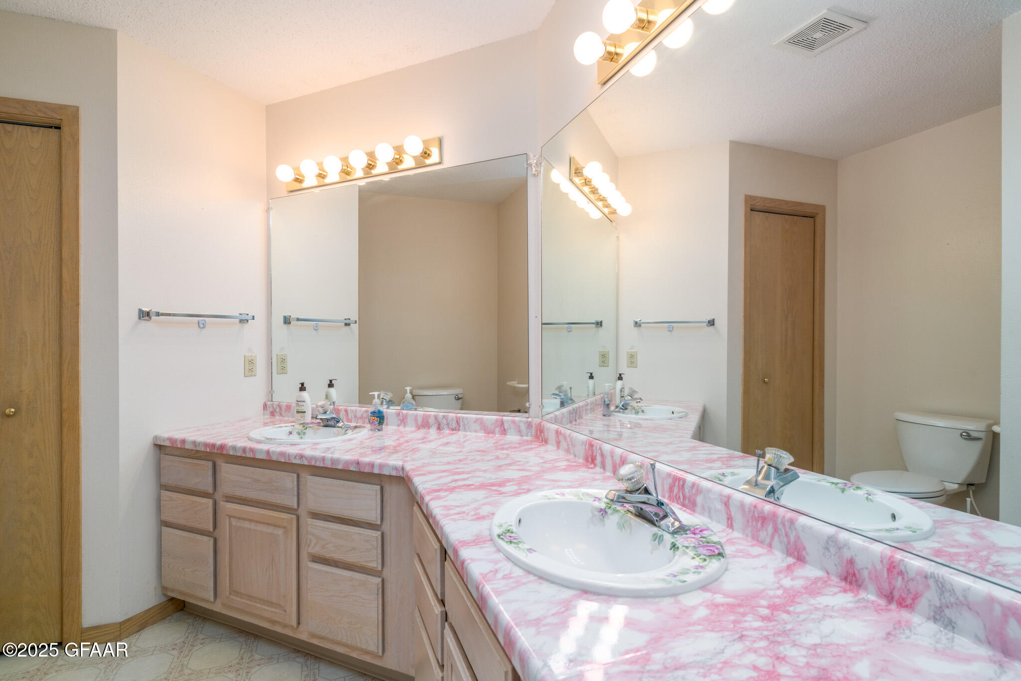 Grand Forks, North Dakota 58201, United States, 2 Bedrooms Bedrooms, ,2 BathroomsBathrooms,Residential,Active,155116