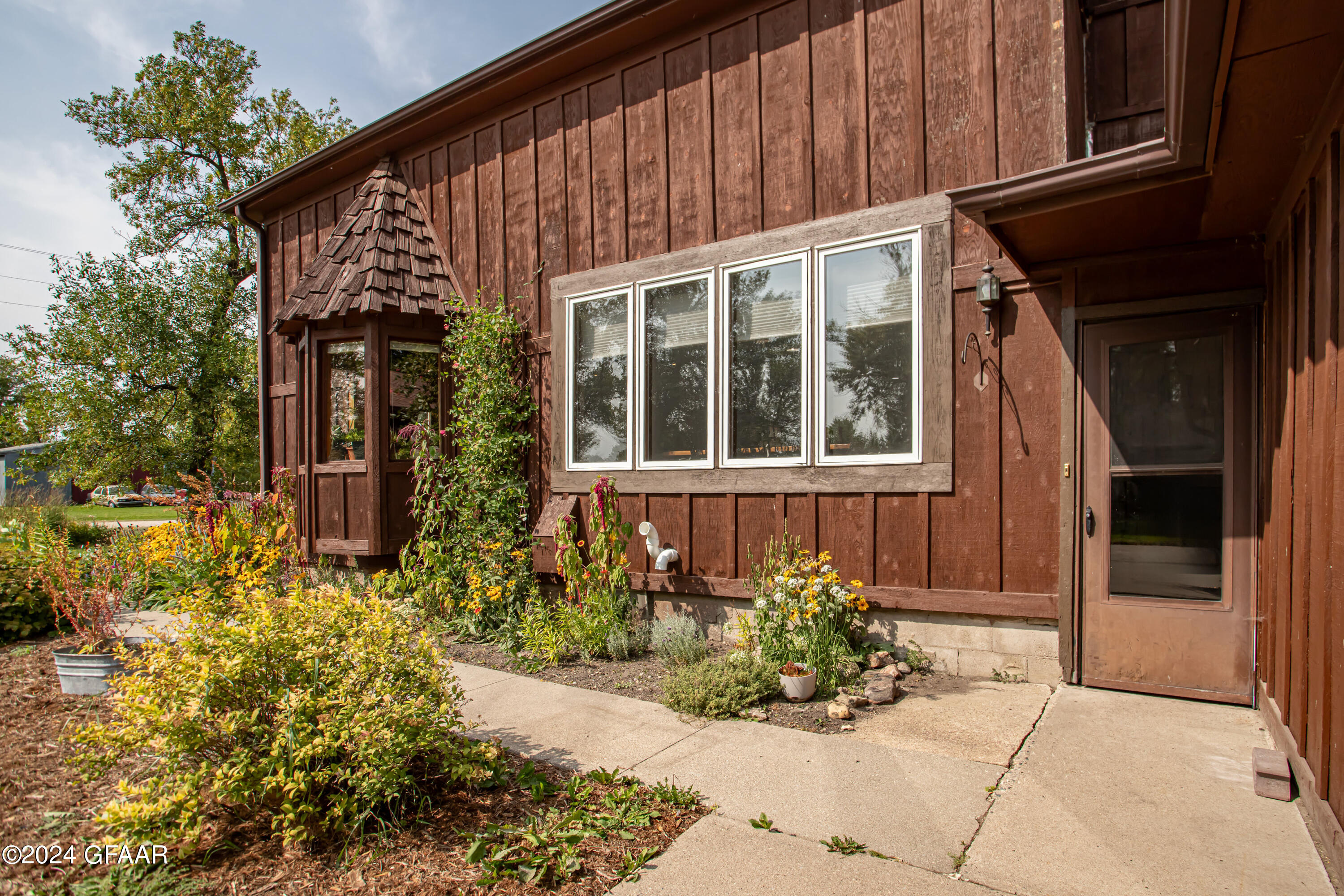 Gardner, North Dakota 58036, United States, 4 Bedrooms Bedrooms, ,2 BathroomsBathrooms,Residential,Pending,43248