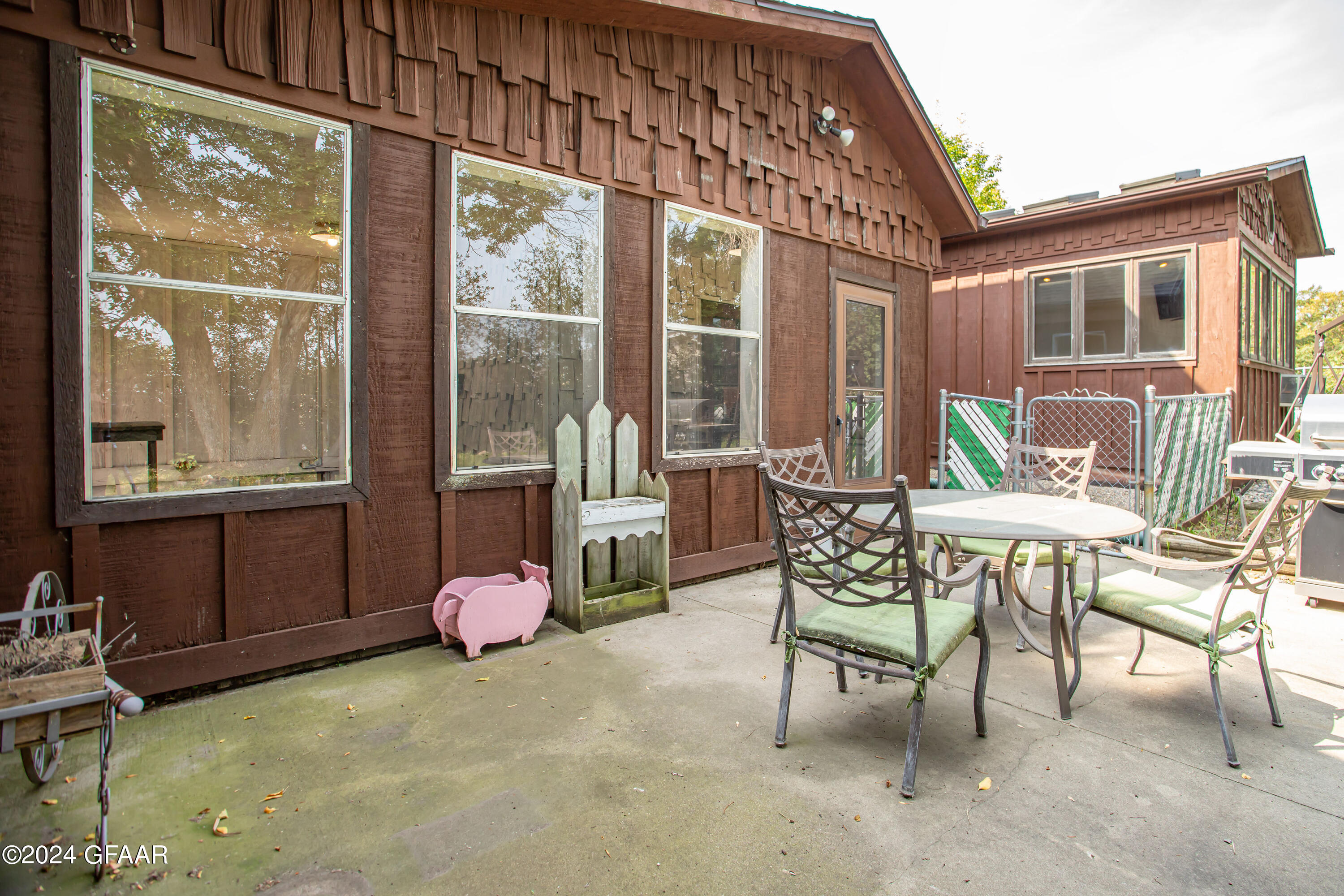 Gardner, North Dakota 58036, United States, 4 Bedrooms Bedrooms, ,2 BathroomsBathrooms,Residential,Pending,43248