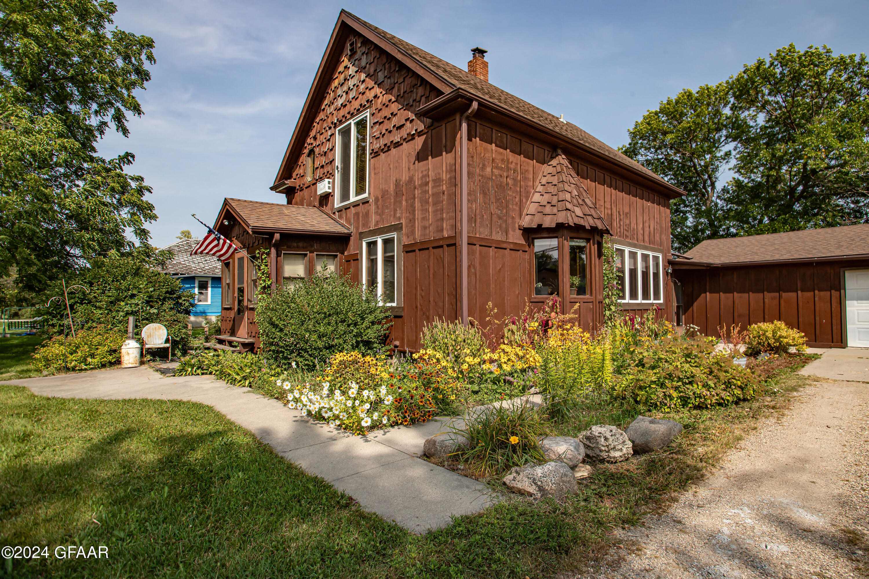 Gardner, North Dakota 58036, United States, 4 Bedrooms Bedrooms, ,2 BathroomsBathrooms,Residential,Pending,43248