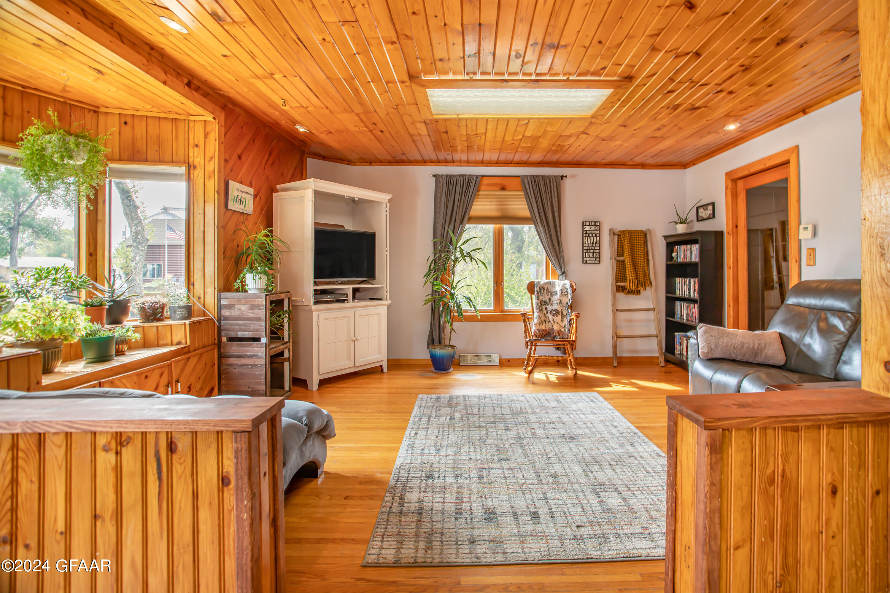 Gardner, North Dakota 58036, United States, 4 Bedrooms Bedrooms, ,2 BathroomsBathrooms,Residential,Pending,43248