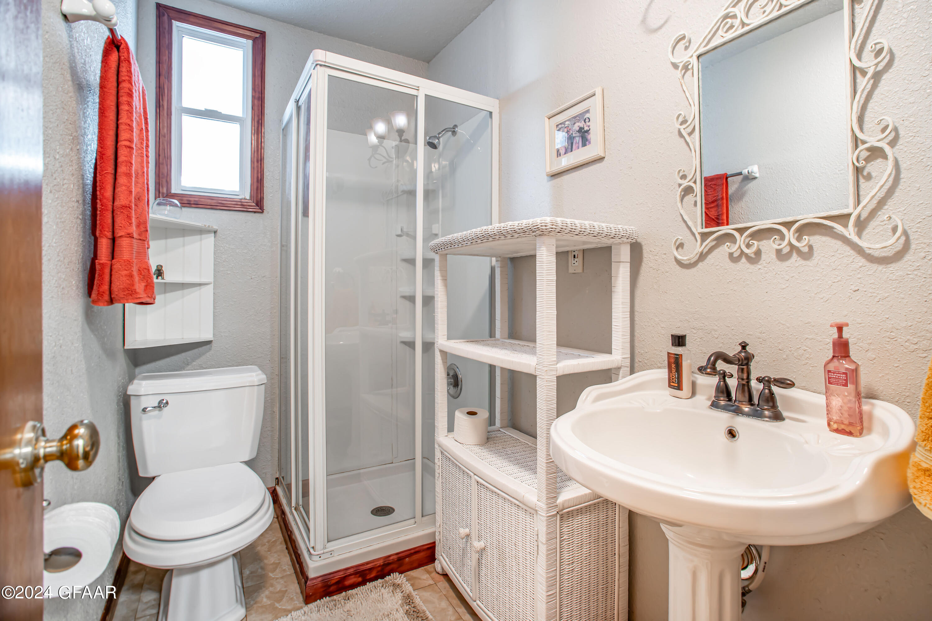 Gardner, North Dakota 58036, United States, 4 Bedrooms Bedrooms, ,2 BathroomsBathrooms,Residential,Pending,43248