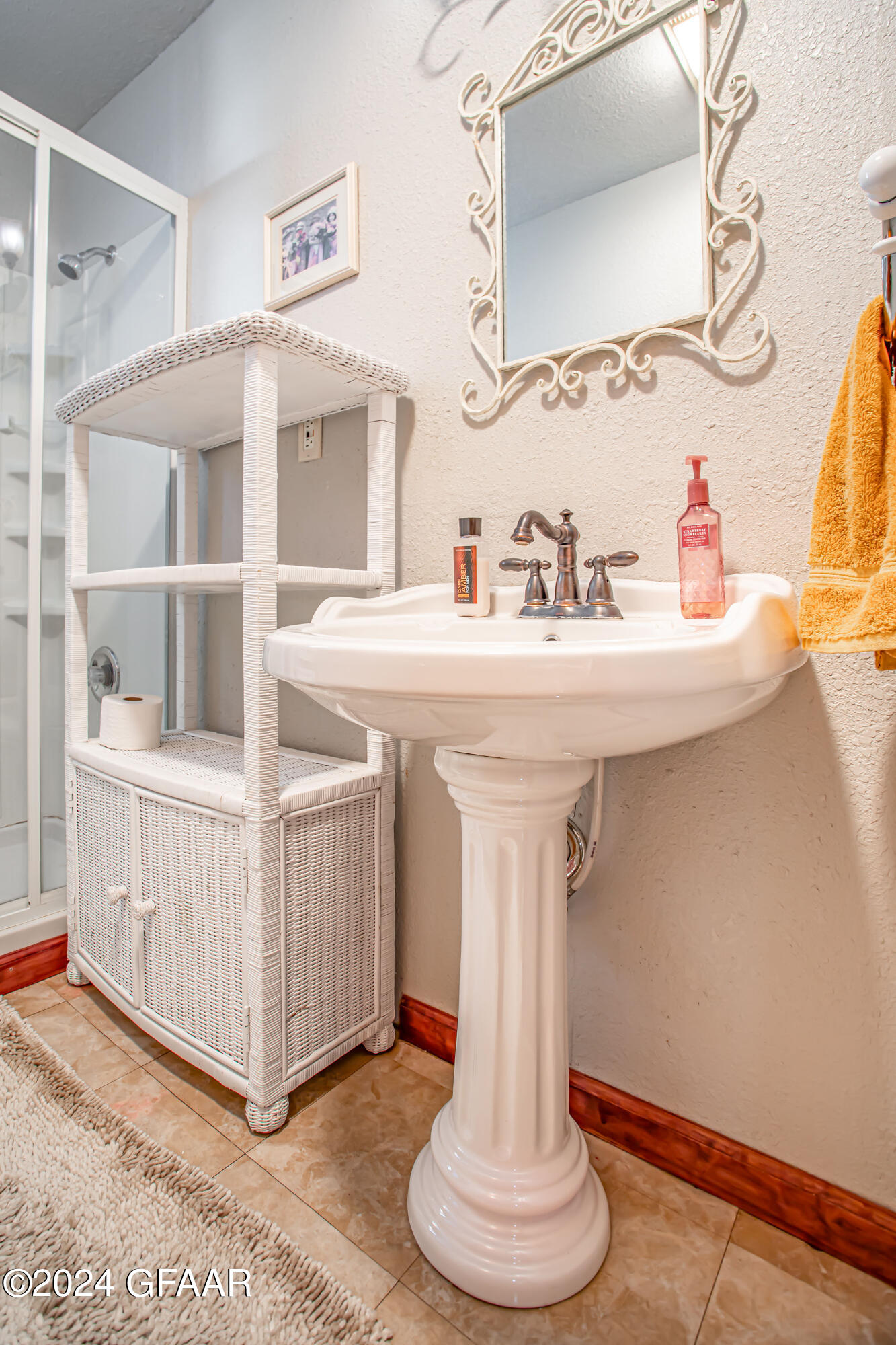 Gardner, North Dakota 58036, United States, 4 Bedrooms Bedrooms, ,2 BathroomsBathrooms,Residential,Pending,43248