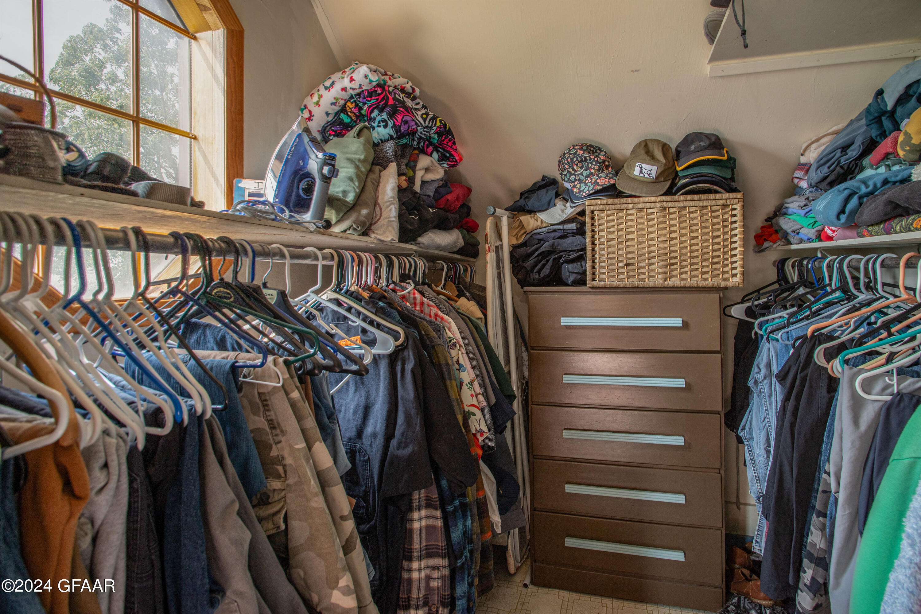 Gardner, North Dakota 58036, United States, 4 Bedrooms Bedrooms, ,2 BathroomsBathrooms,Residential,Pending,43248