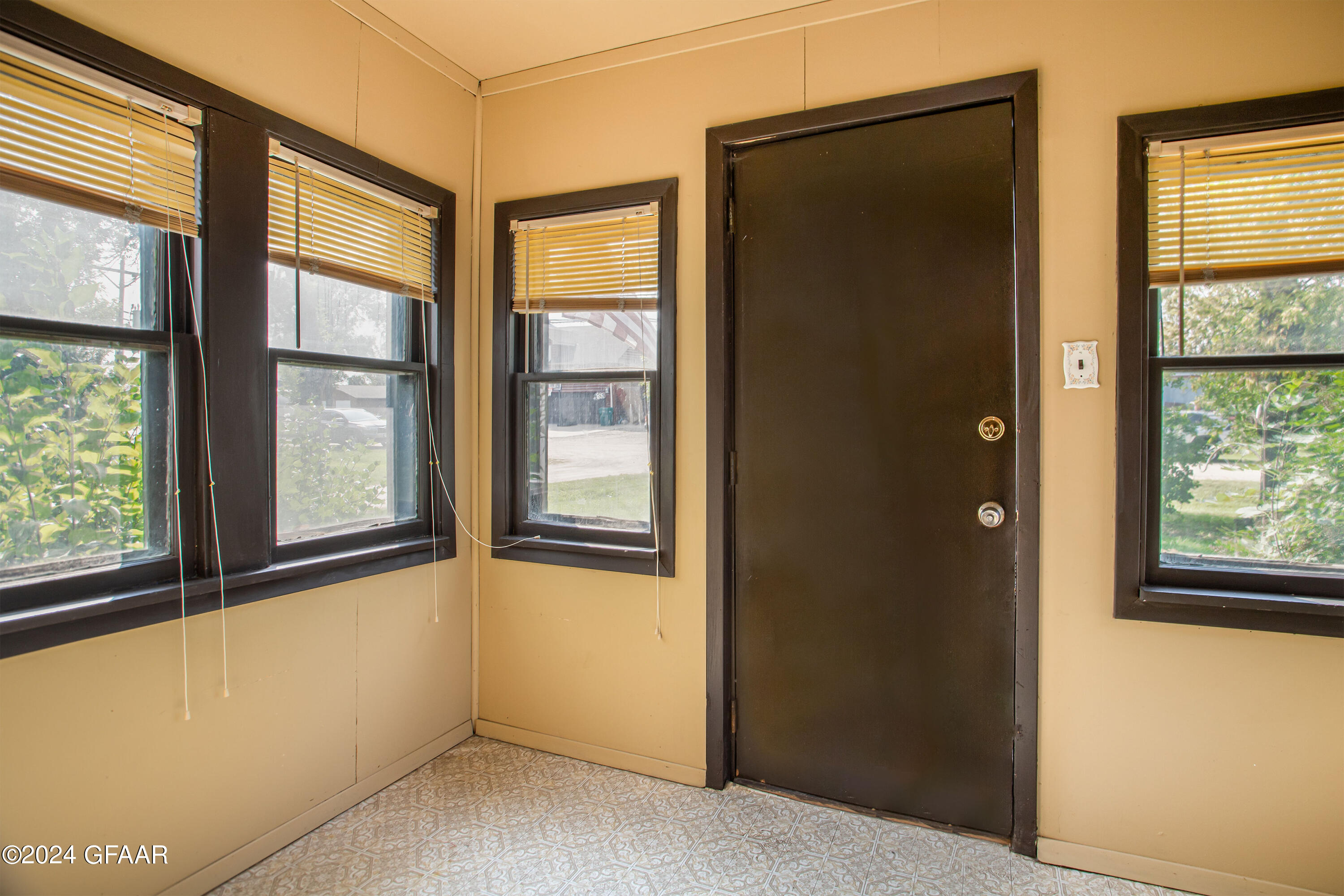 Gardner, North Dakota 58036, United States, 4 Bedrooms Bedrooms, ,2 BathroomsBathrooms,Residential,Pending,43248