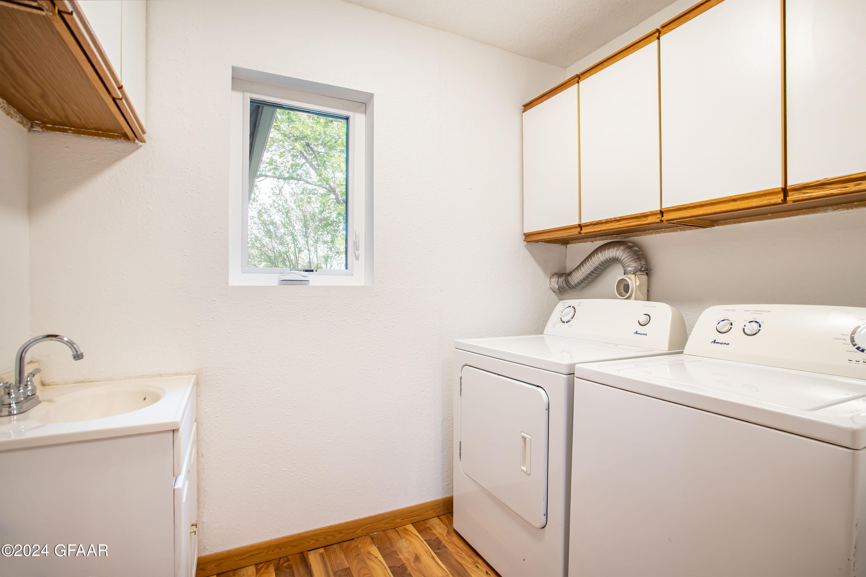 Gardner, North Dakota 58036, United States, 4 Bedrooms Bedrooms, ,2 BathroomsBathrooms,Residential,Pending,43248