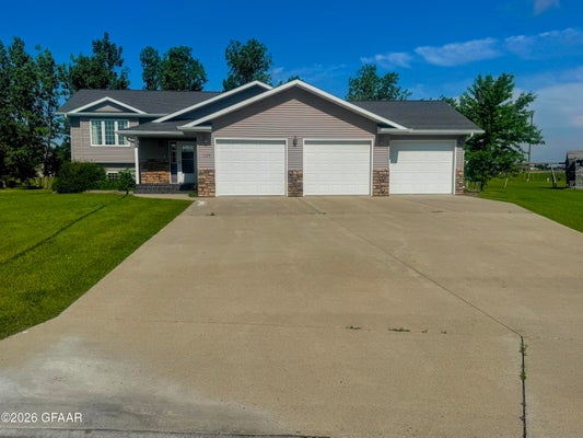 109 WHITETAIL CT SE, DEVILS LAKE, ND 58301 - Image aeae8b65f85eef4f3dd0d40567e8d50e/141634777