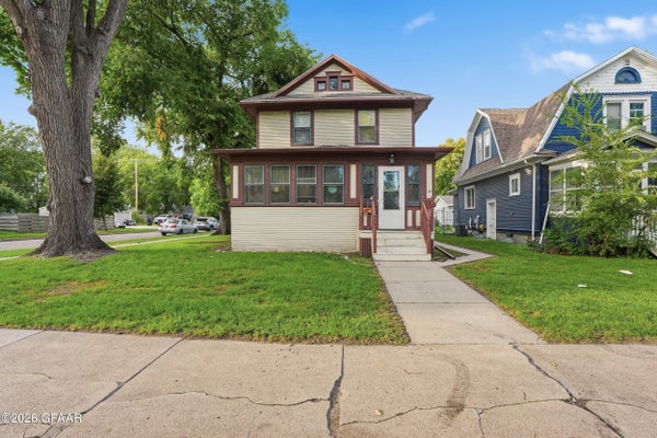 1424 UNIVERSITY AVE, GRAND FORKS, ND 58203 - Image afa19bfbd79d174aaee70359a8b6ce34/4068481848