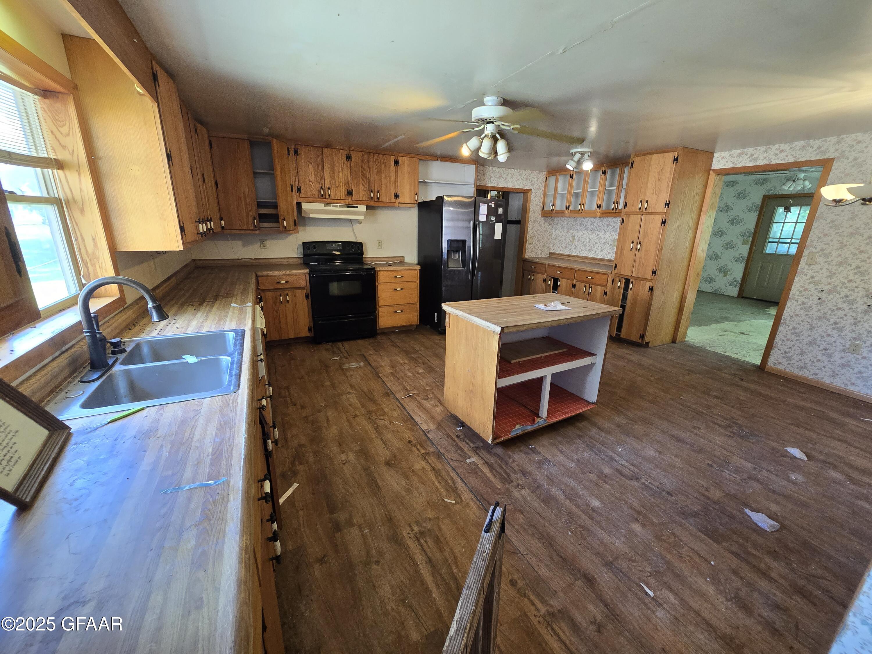 Larimore, North Dakota 58251, United States, 3 Bedrooms Bedrooms, ,1 BathroomBathrooms,Residential,Active,166075