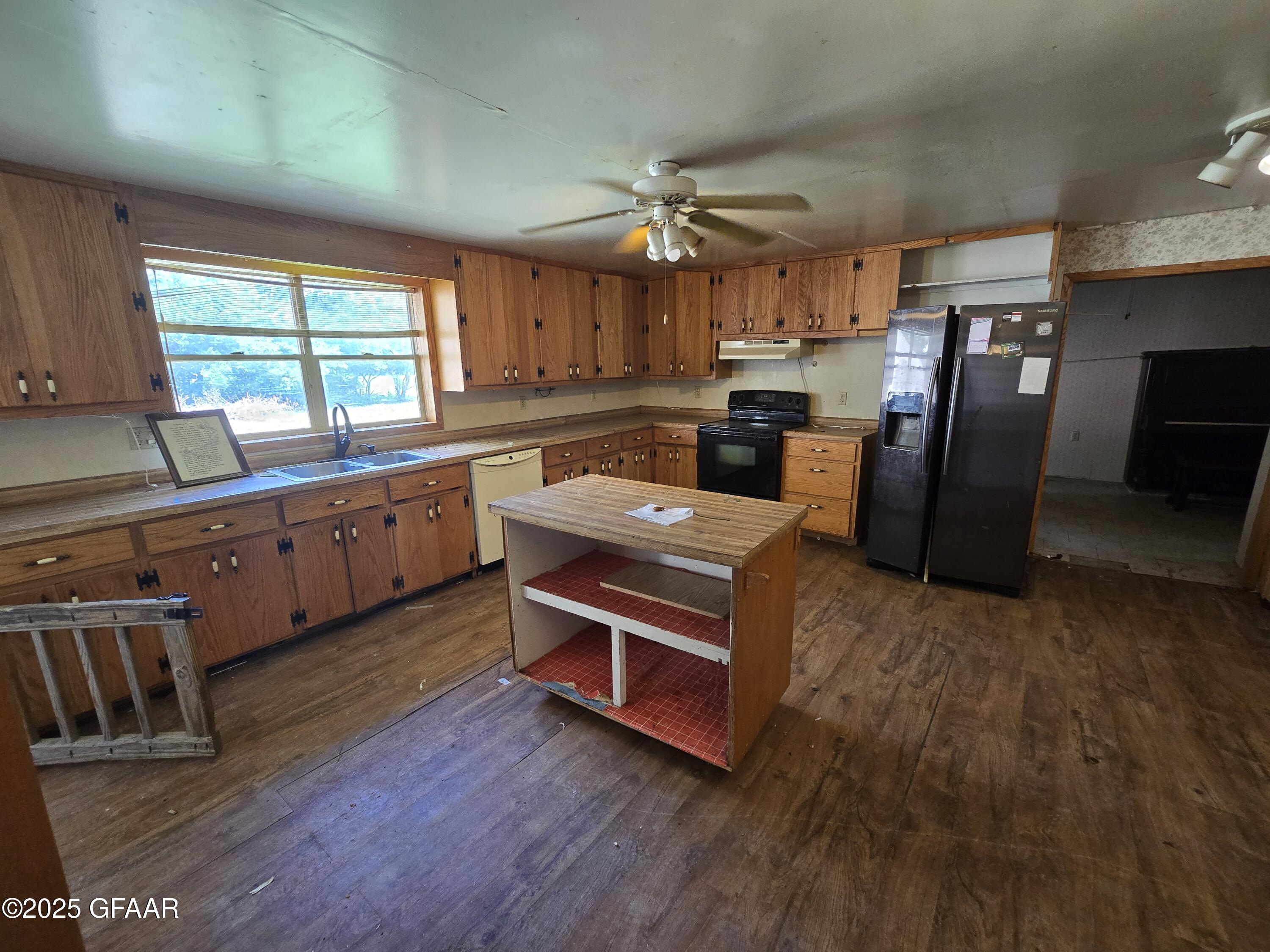 Larimore, North Dakota 58251, United States, 3 Bedrooms Bedrooms, ,1 BathroomBathrooms,Residential,Active,166075