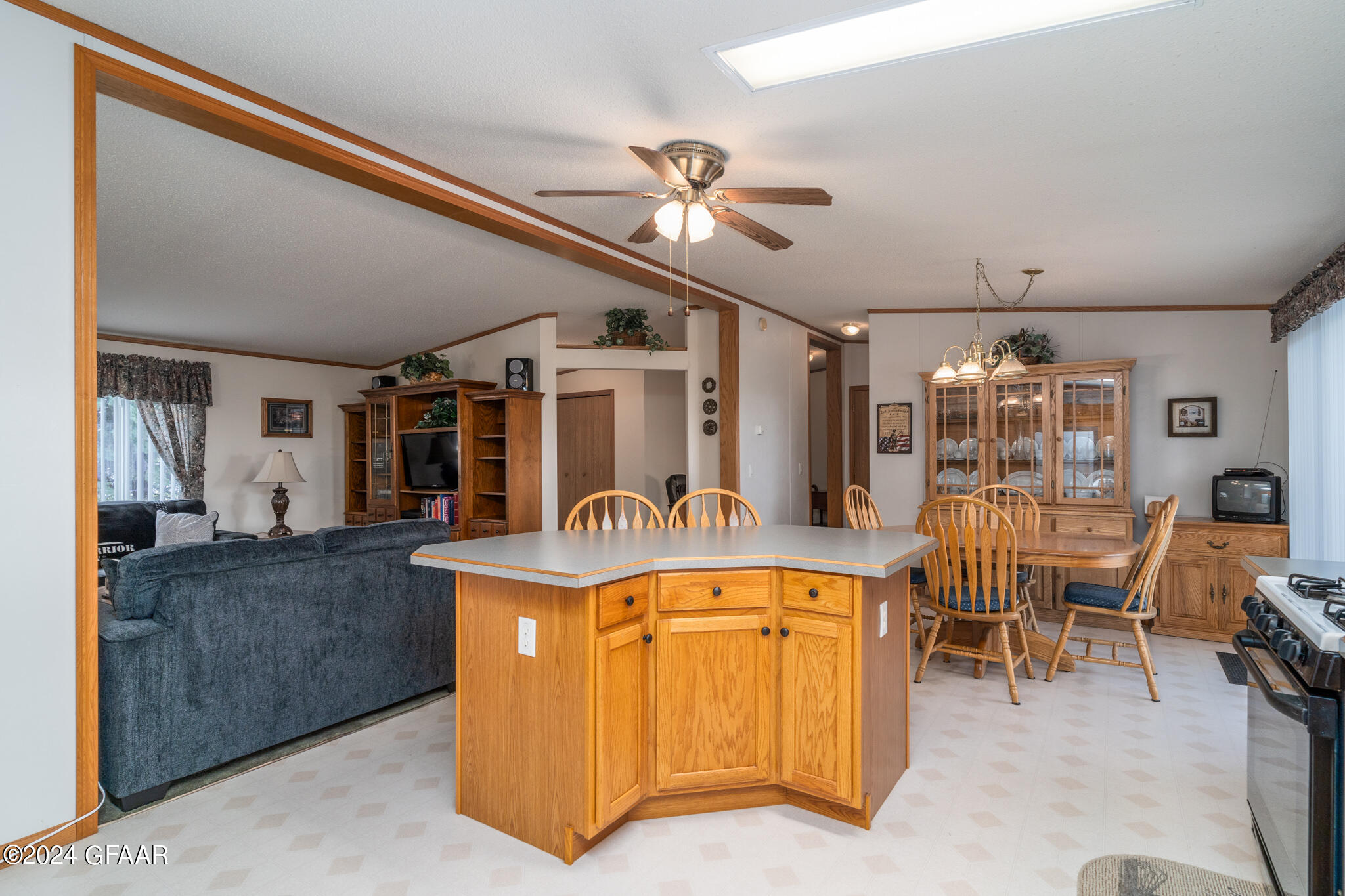 Hatton, North Dakota 58240, United States, 3 Bedrooms Bedrooms, ,2 BathroomsBathrooms,Residential,Pending,46634