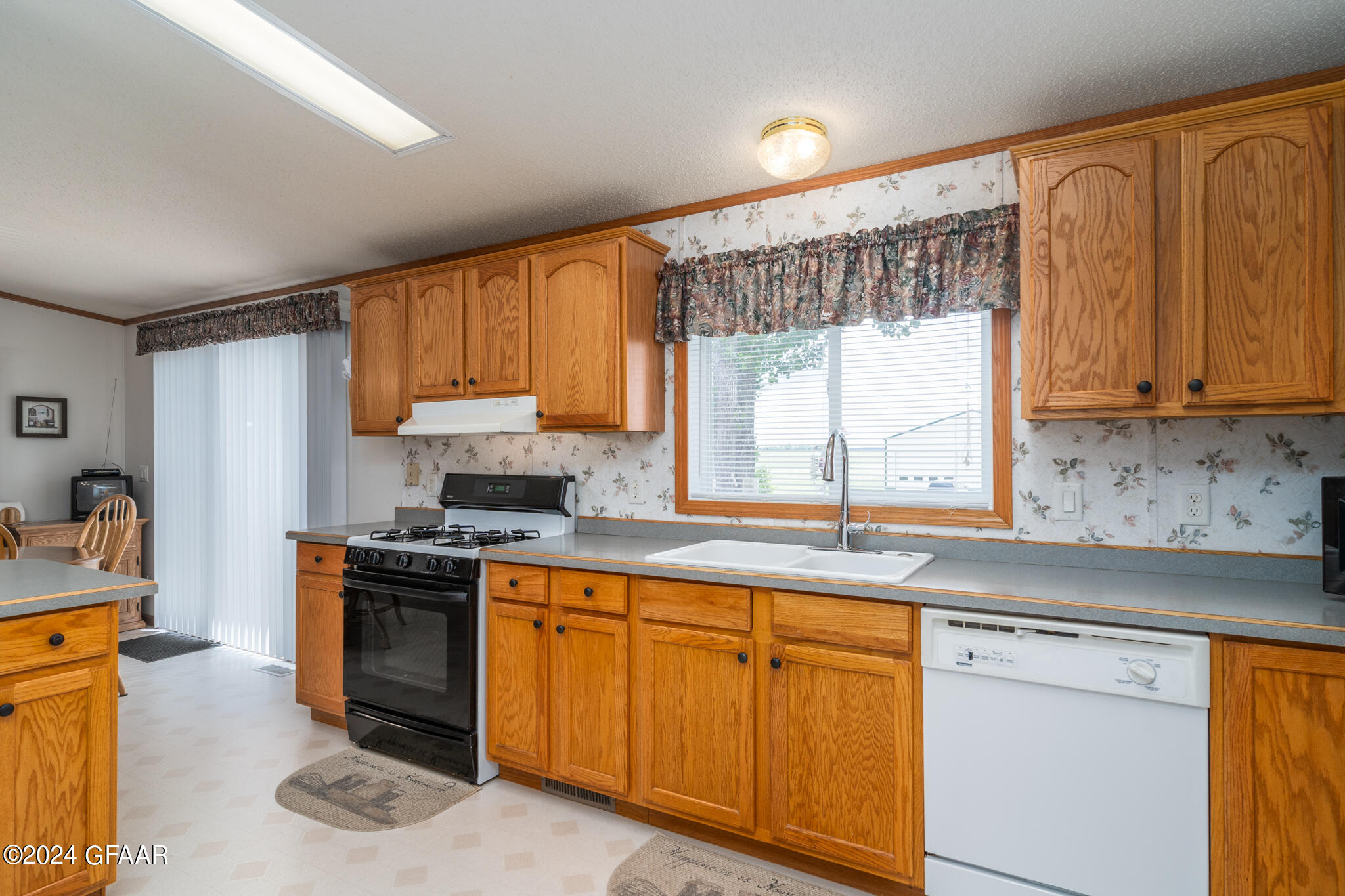 Hatton, North Dakota 58240, United States, 3 Bedrooms Bedrooms, ,2 BathroomsBathrooms,Residential,Pending,46634