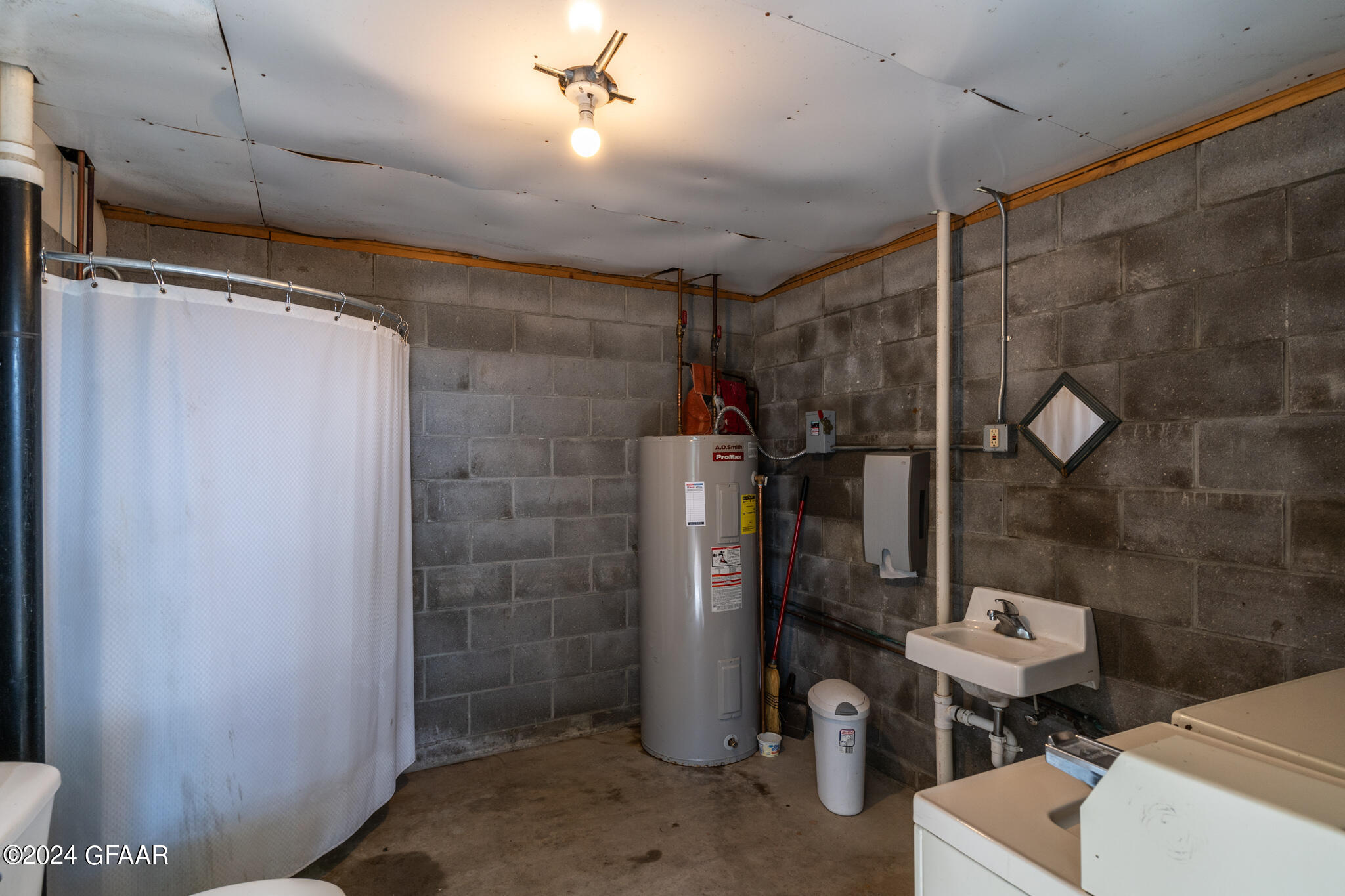 Hatton, North Dakota 58240, United States, 3 Bedrooms Bedrooms, ,2 BathroomsBathrooms,Residential,Pending,46634