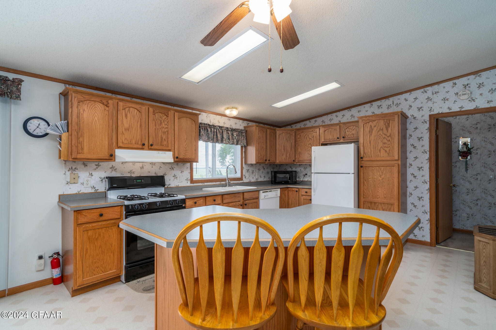 Hatton, North Dakota 58240, United States, 3 Bedrooms Bedrooms, ,2 BathroomsBathrooms,Residential,Pending,46634