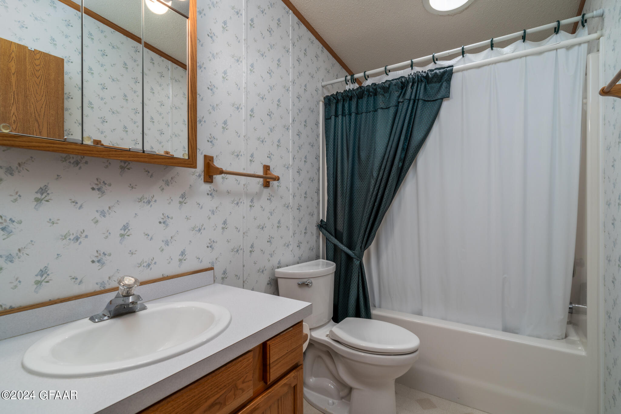 Hatton, North Dakota 58240, United States, 3 Bedrooms Bedrooms, ,2 BathroomsBathrooms,Residential,Pending,46634