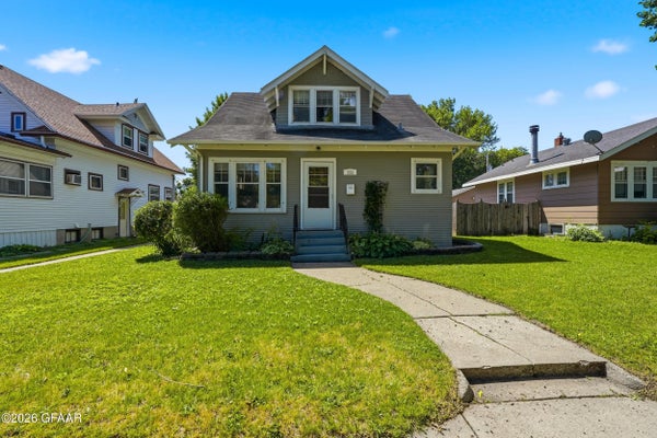 111 CONKLIN AVE, GRAND FORKS, ND 58203 - Image b67be7d0877e46dc4f8a9e9bce81bc35/564936556