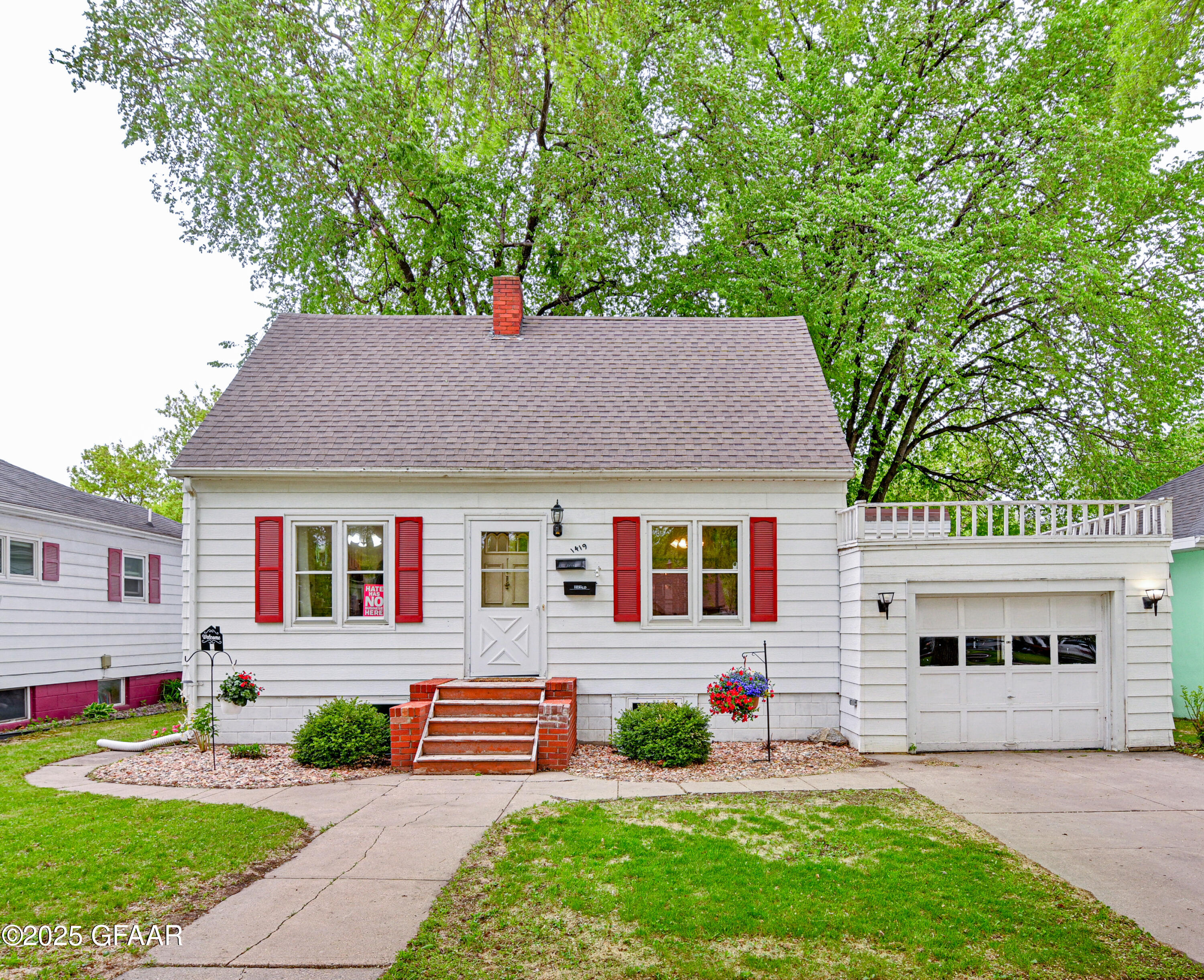 Grand Forks, North Dakota 58201, United States, 5 Bedrooms Bedrooms, ,3 BathroomsBathrooms,Residential,Pending,166332