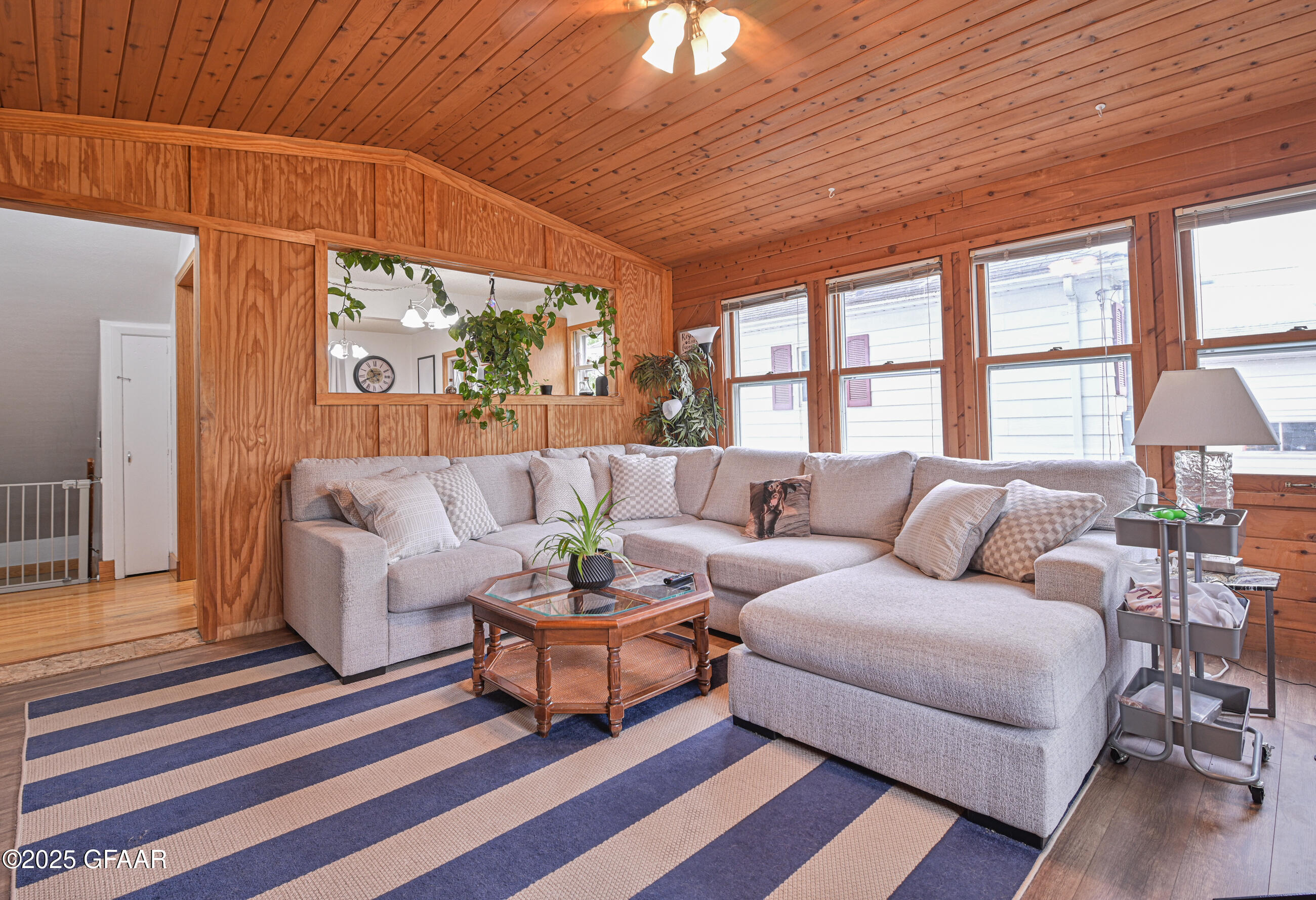 Grand Forks, North Dakota 58201, United States, 5 Bedrooms Bedrooms, ,3 BathroomsBathrooms,Residential,Pending,166332