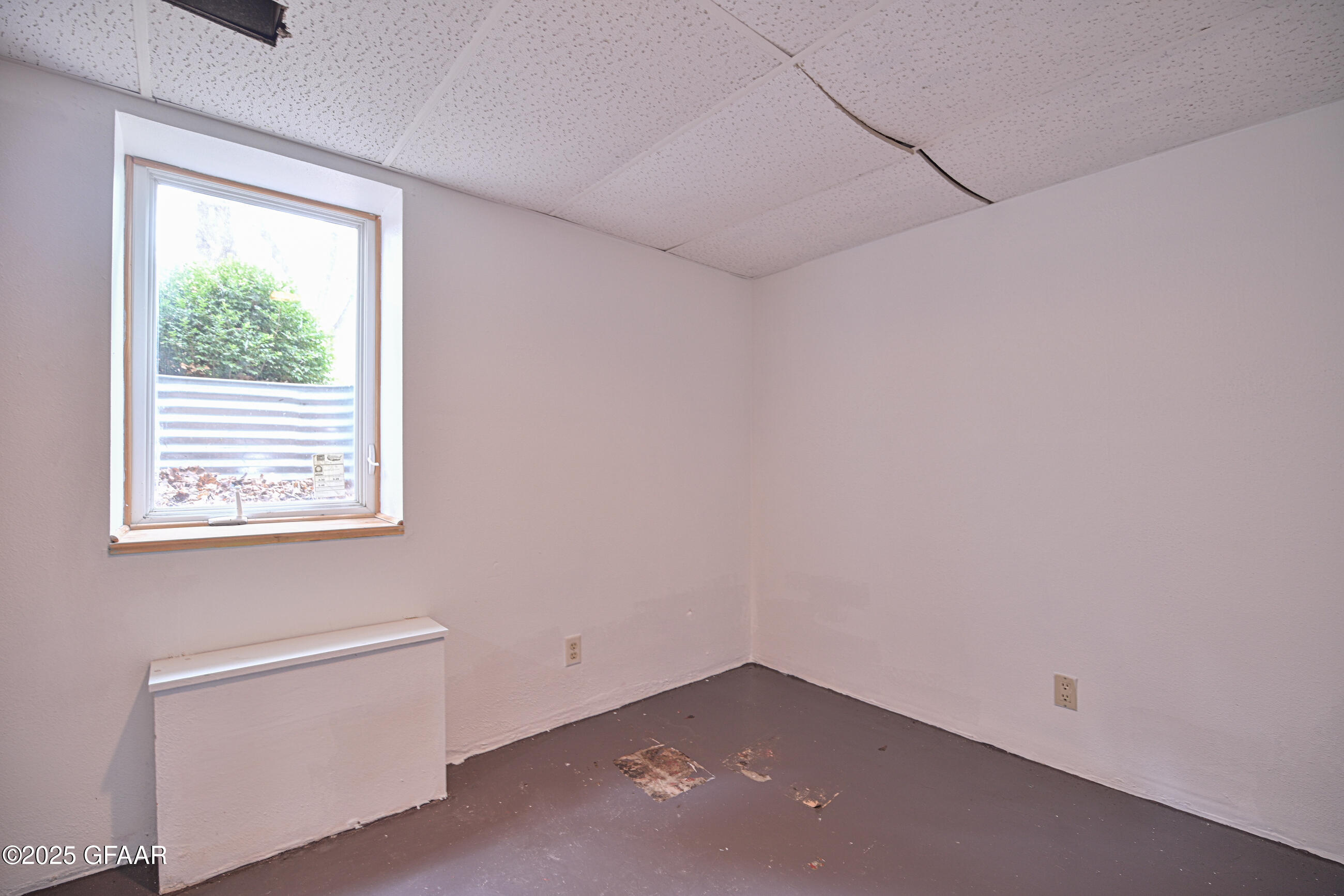 Grand Forks, North Dakota 58201, United States, 5 Bedrooms Bedrooms, ,3 BathroomsBathrooms,Residential,Pending,166332