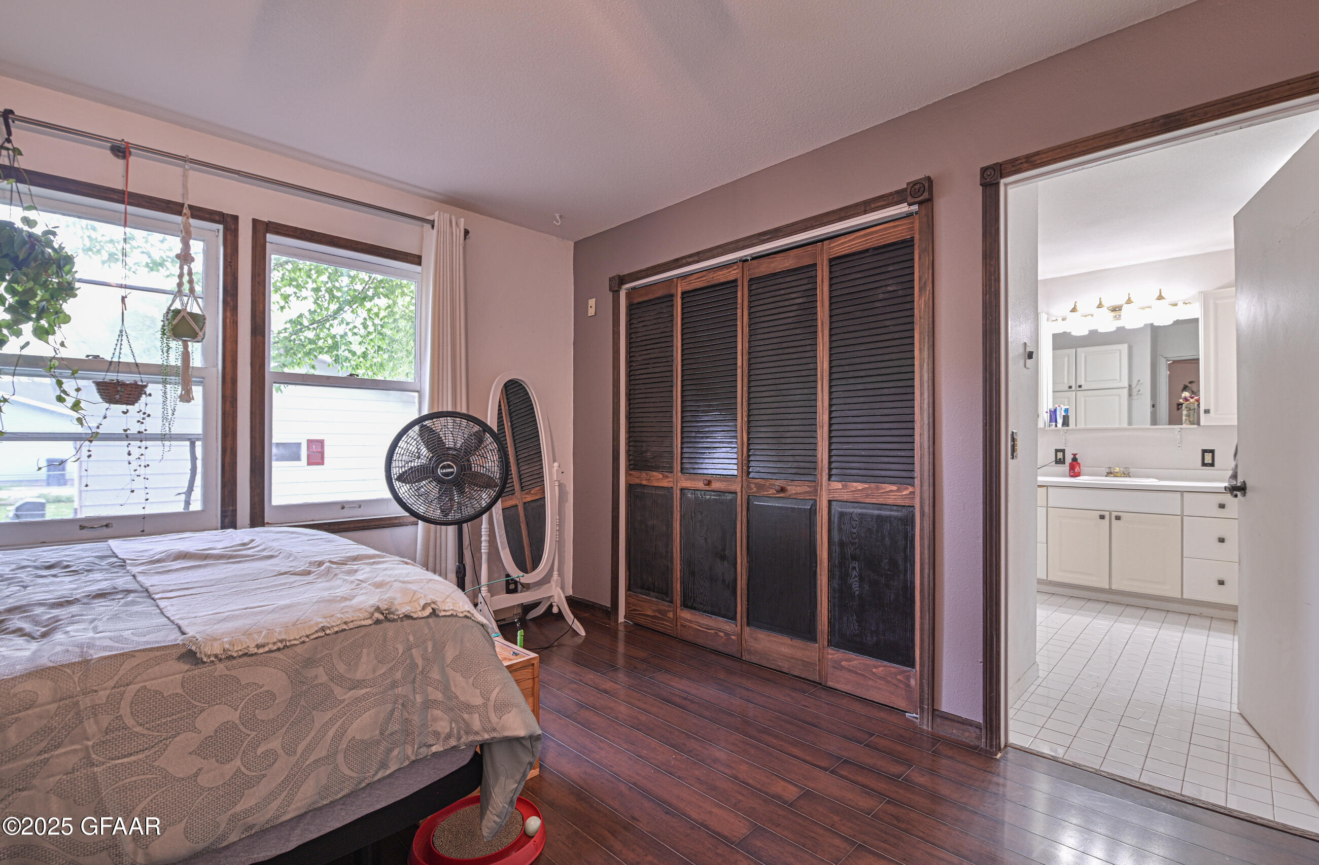 Grand Forks, North Dakota 58201, United States, 5 Bedrooms Bedrooms, ,3 BathroomsBathrooms,Residential,Pending,166332