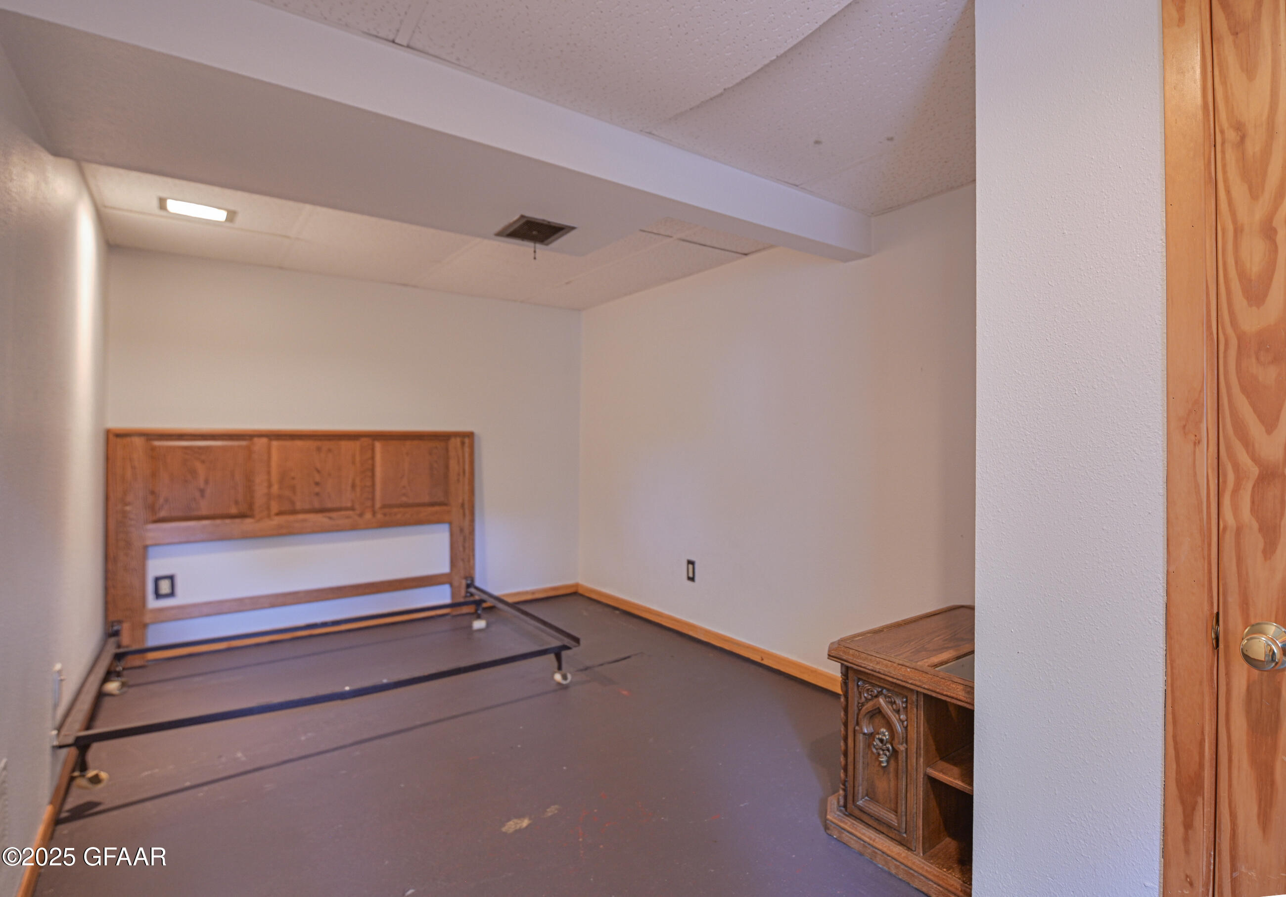 Grand Forks, North Dakota 58201, United States, 5 Bedrooms Bedrooms, ,3 BathroomsBathrooms,Residential,Pending,166332