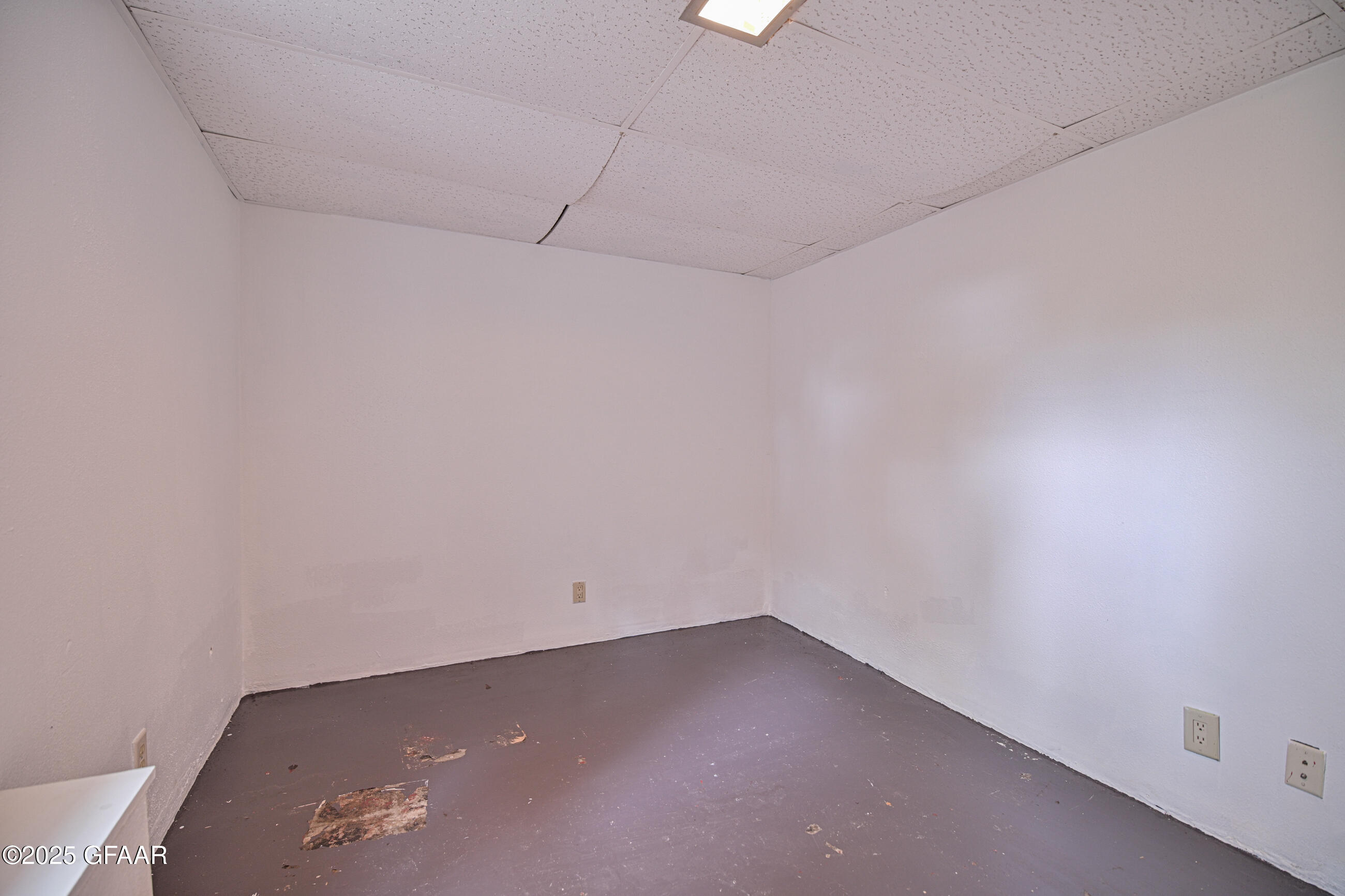 Grand Forks, North Dakota 58201, United States, 5 Bedrooms Bedrooms, ,3 BathroomsBathrooms,Residential,Pending,166332