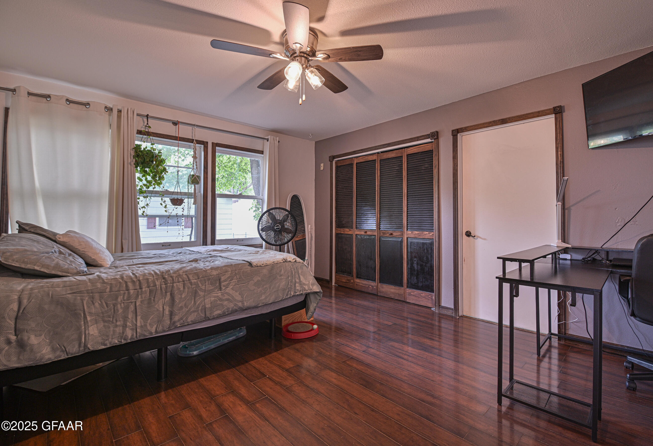 Grand Forks, North Dakota 58201, United States, 5 Bedrooms Bedrooms, ,3 BathroomsBathrooms,Residential,Pending,166332