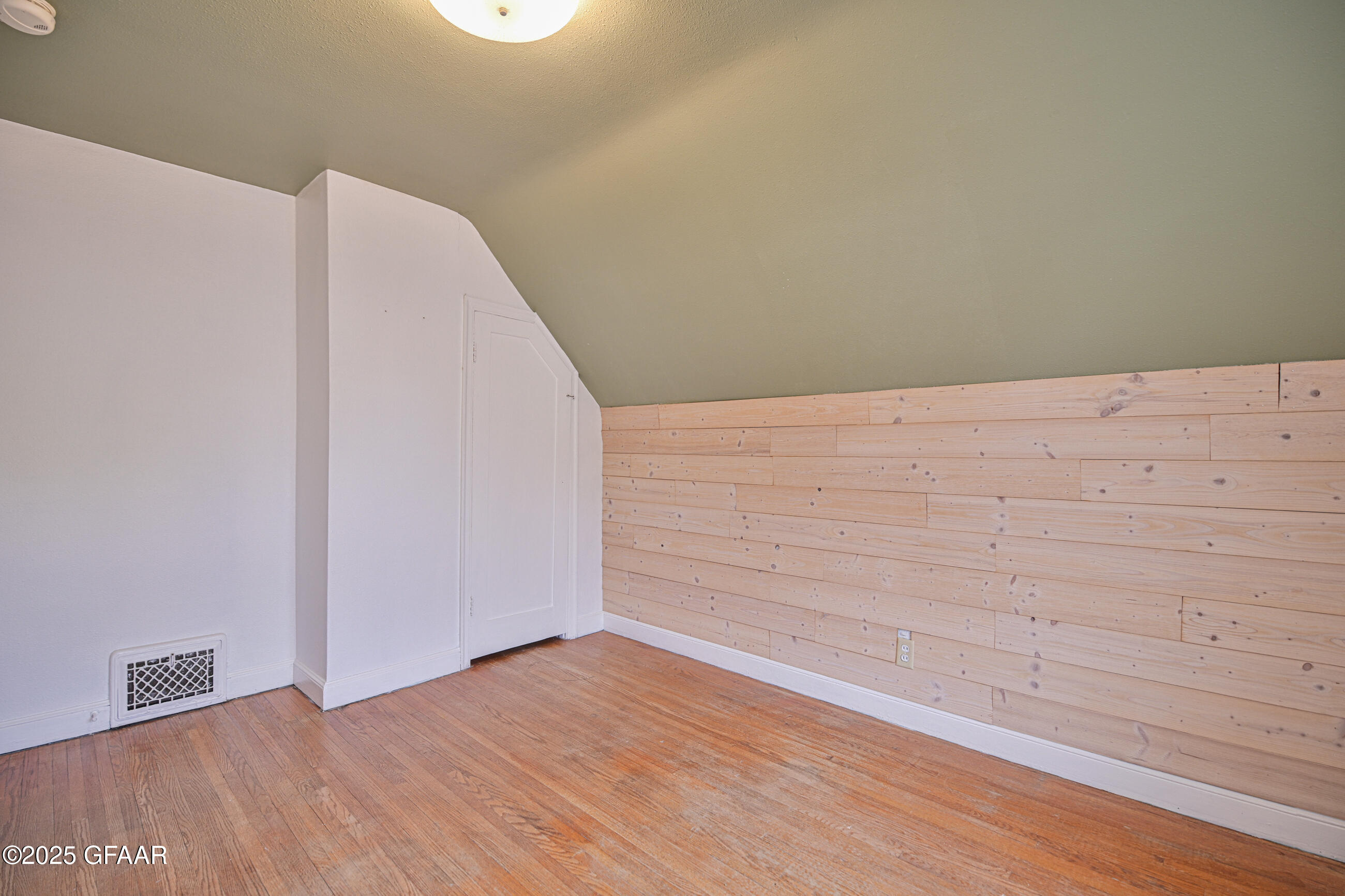 Grand Forks, North Dakota 58201, United States, 5 Bedrooms Bedrooms, ,3 BathroomsBathrooms,Residential,Pending,166332