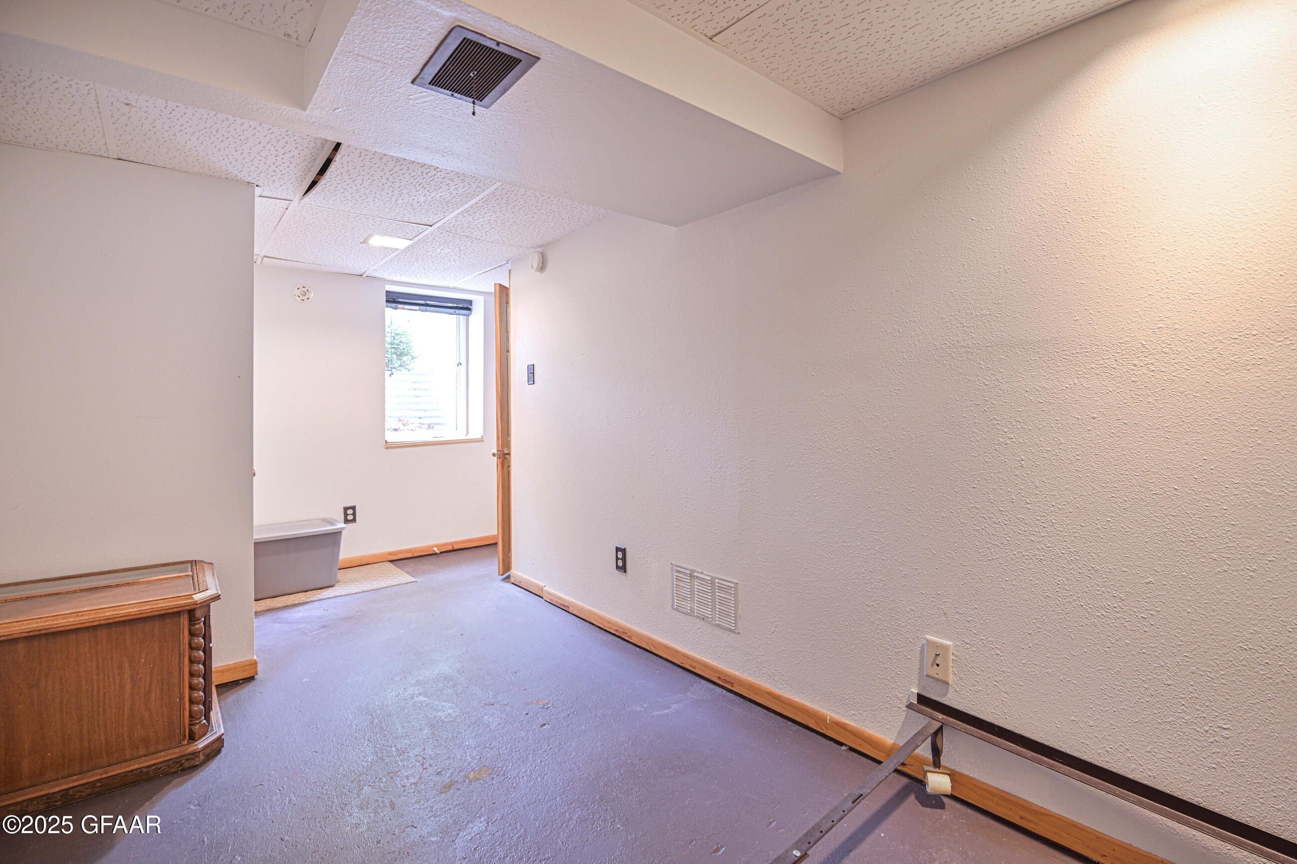 Grand Forks, North Dakota 58201, United States, 5 Bedrooms Bedrooms, ,3 BathroomsBathrooms,Residential,Pending,166332