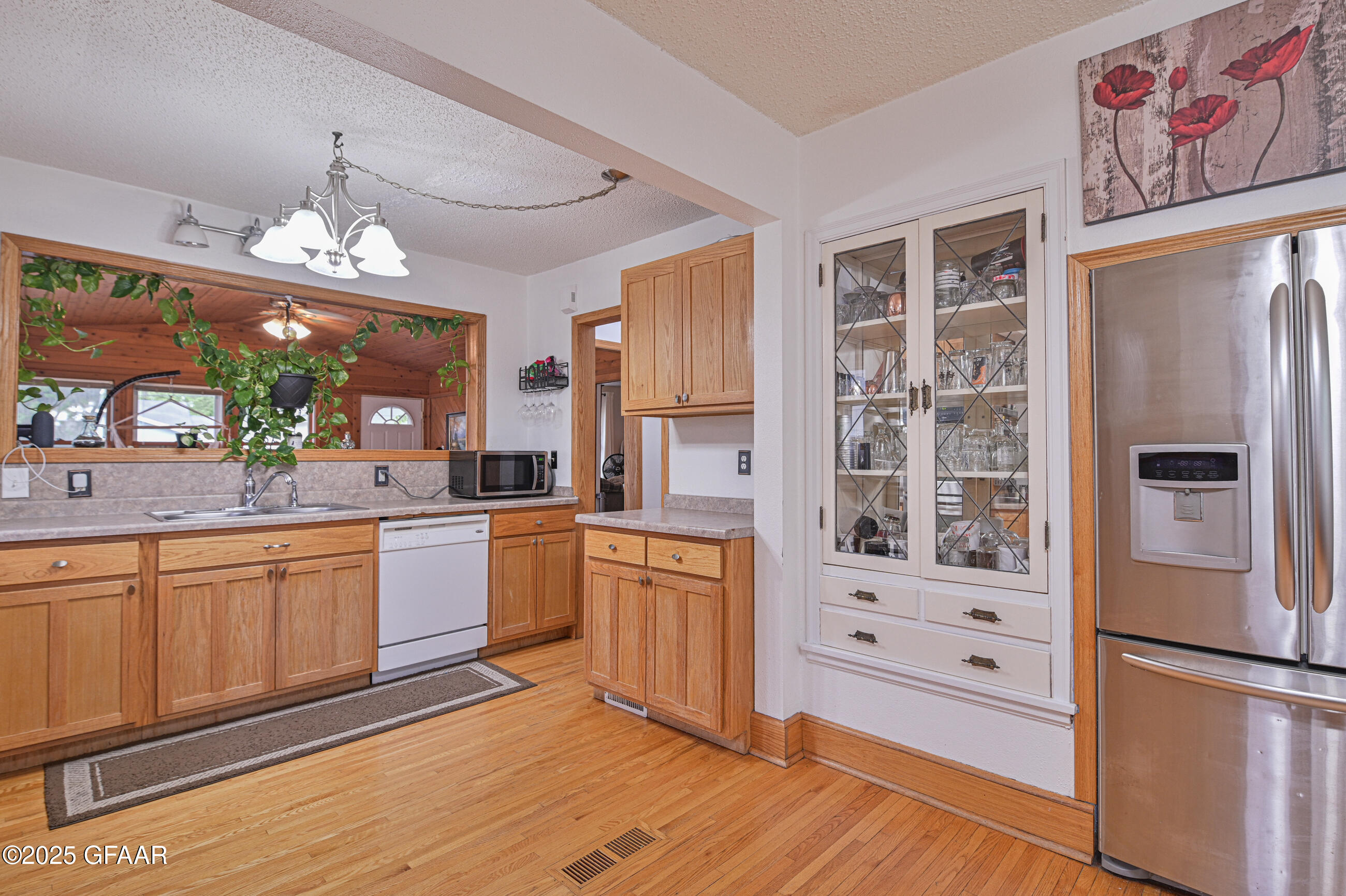 Grand Forks, North Dakota 58201, United States, 5 Bedrooms Bedrooms, ,3 BathroomsBathrooms,Residential,Pending,166332