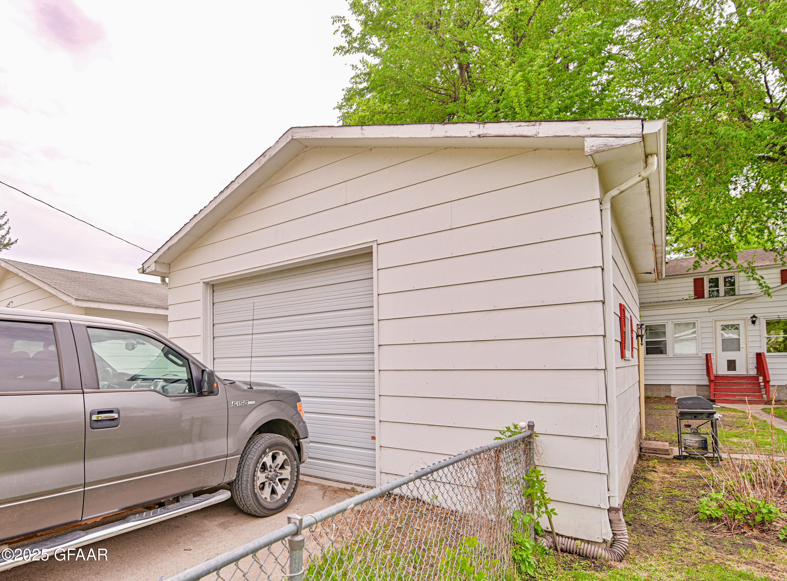 Grand Forks, North Dakota 58201, United States, 5 Bedrooms Bedrooms, ,3 BathroomsBathrooms,Residential,Pending,166332